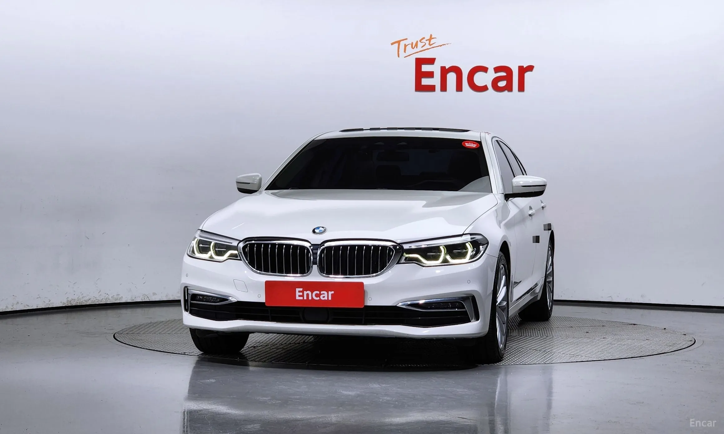 BMW 5 Series (G30) превью 2