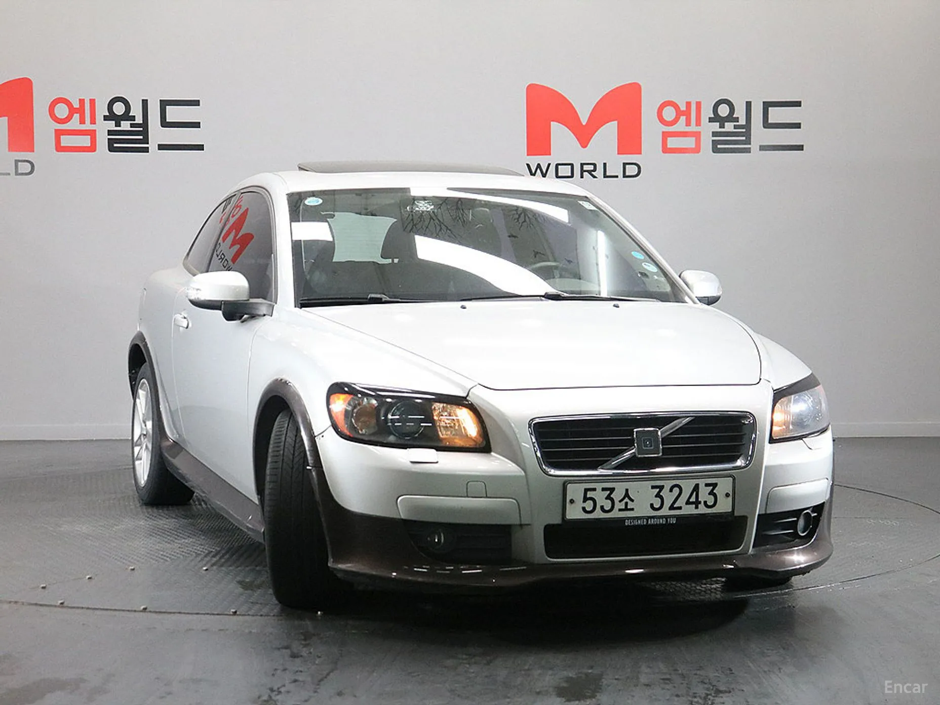 Volvo C30.