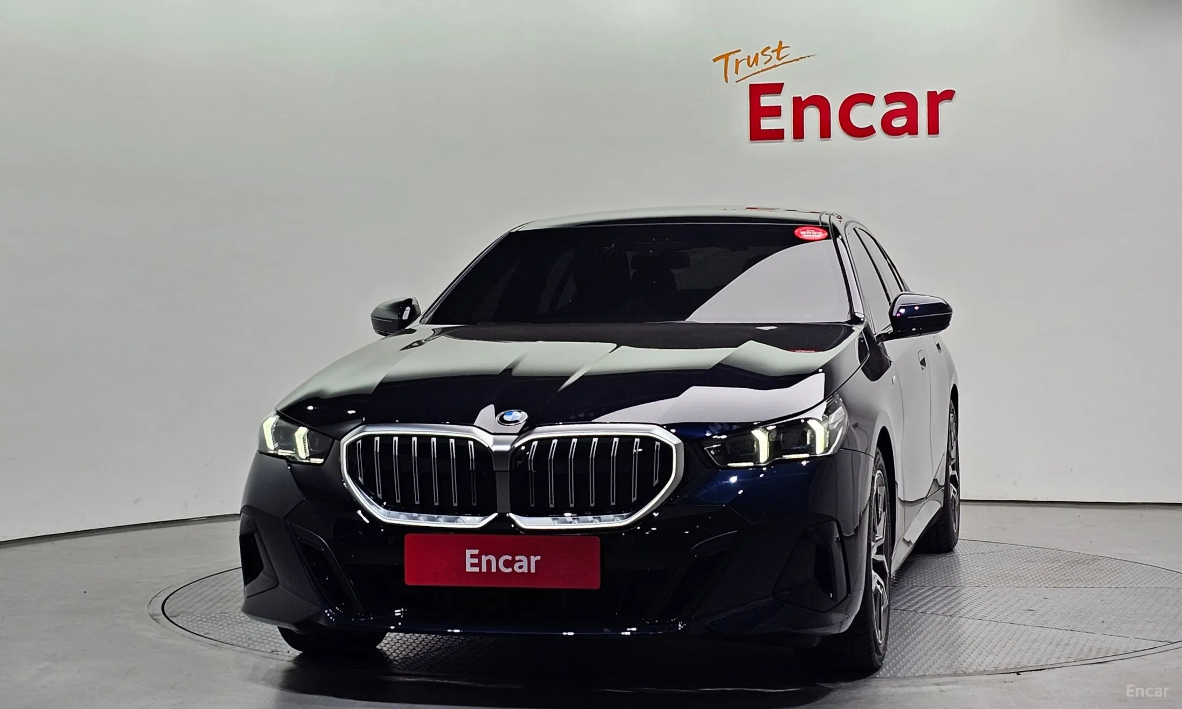 BMW 5 Series (G60) превью 2