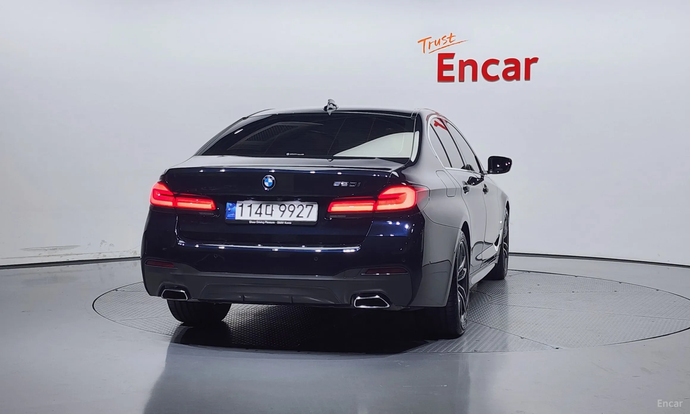 BMW 5 Series (G30) превью 3
