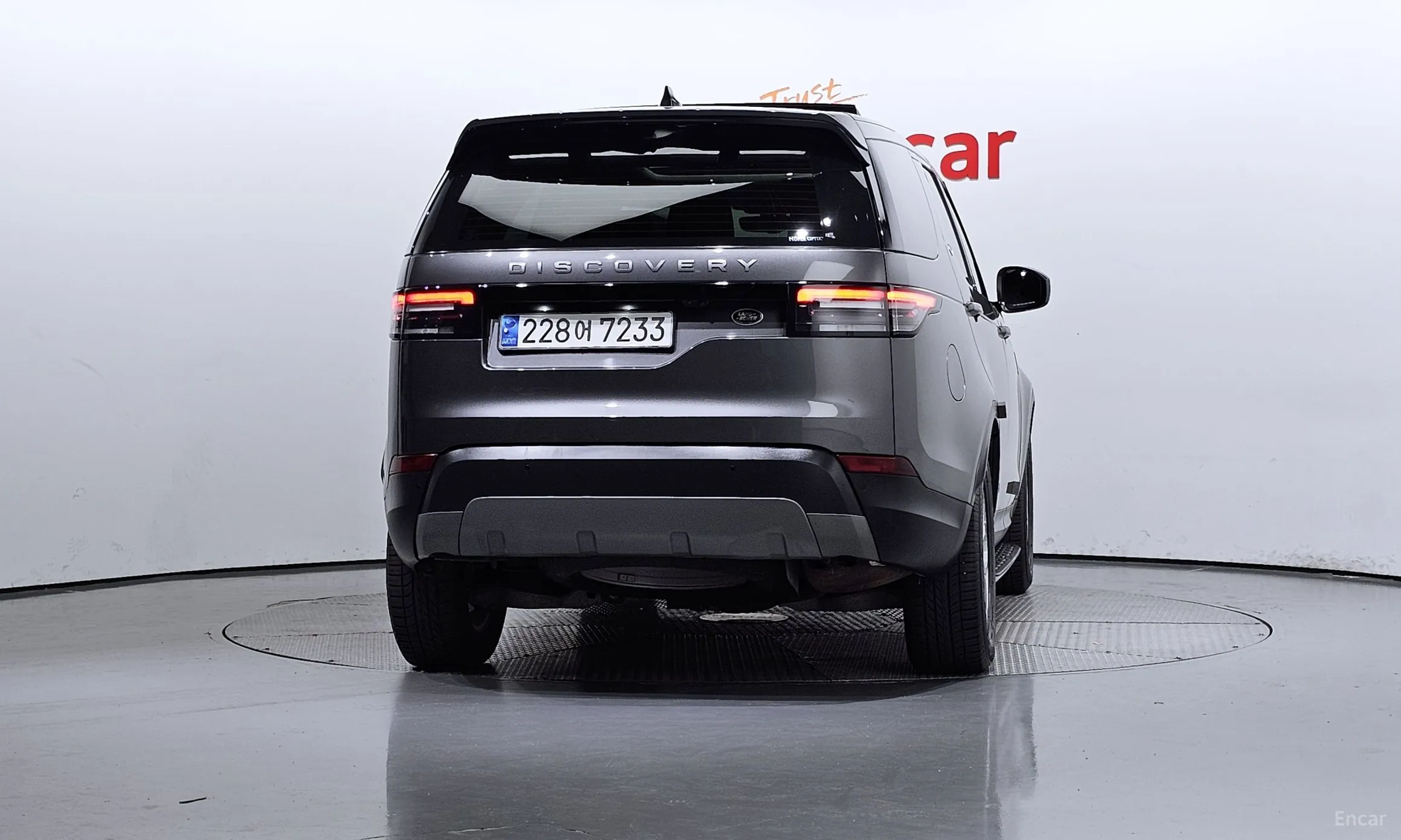 Land Rover Discovery 5 превью 3