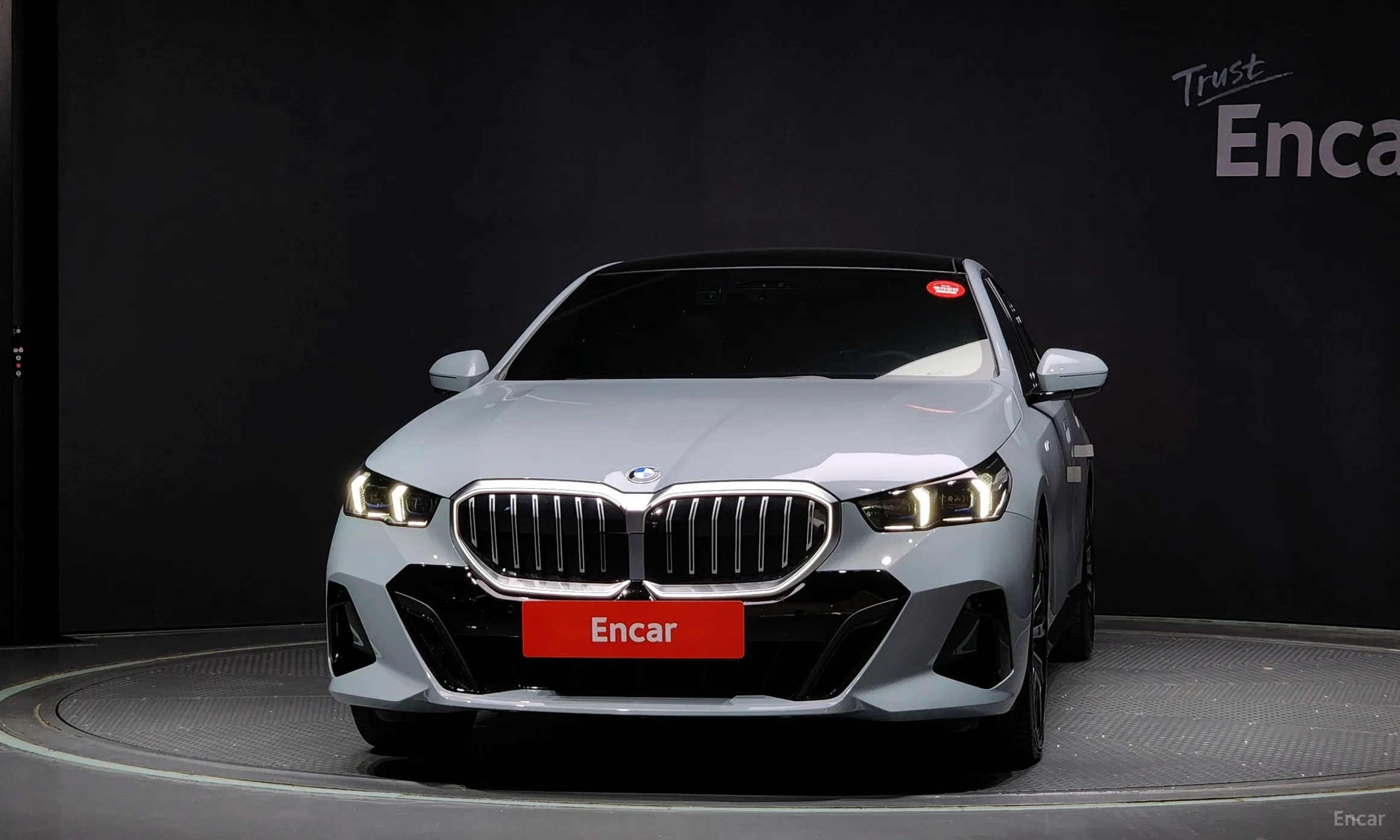 BMW 5 Series (G60) превью 2