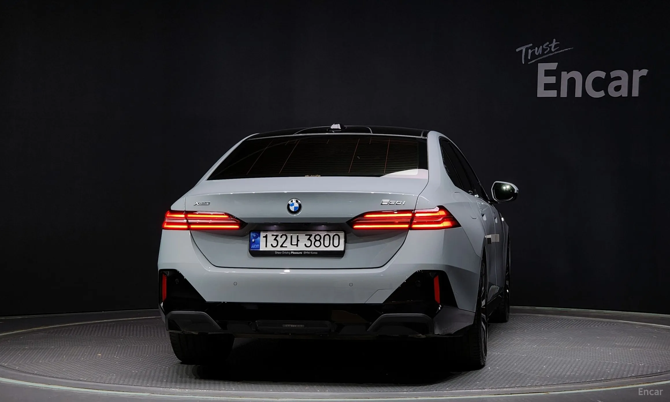 BMW 5 Series (G60) превью 3
