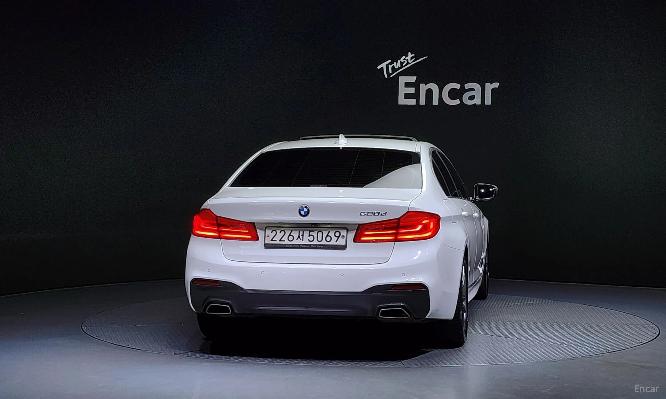 BMW 5 Series (G30) превью 3