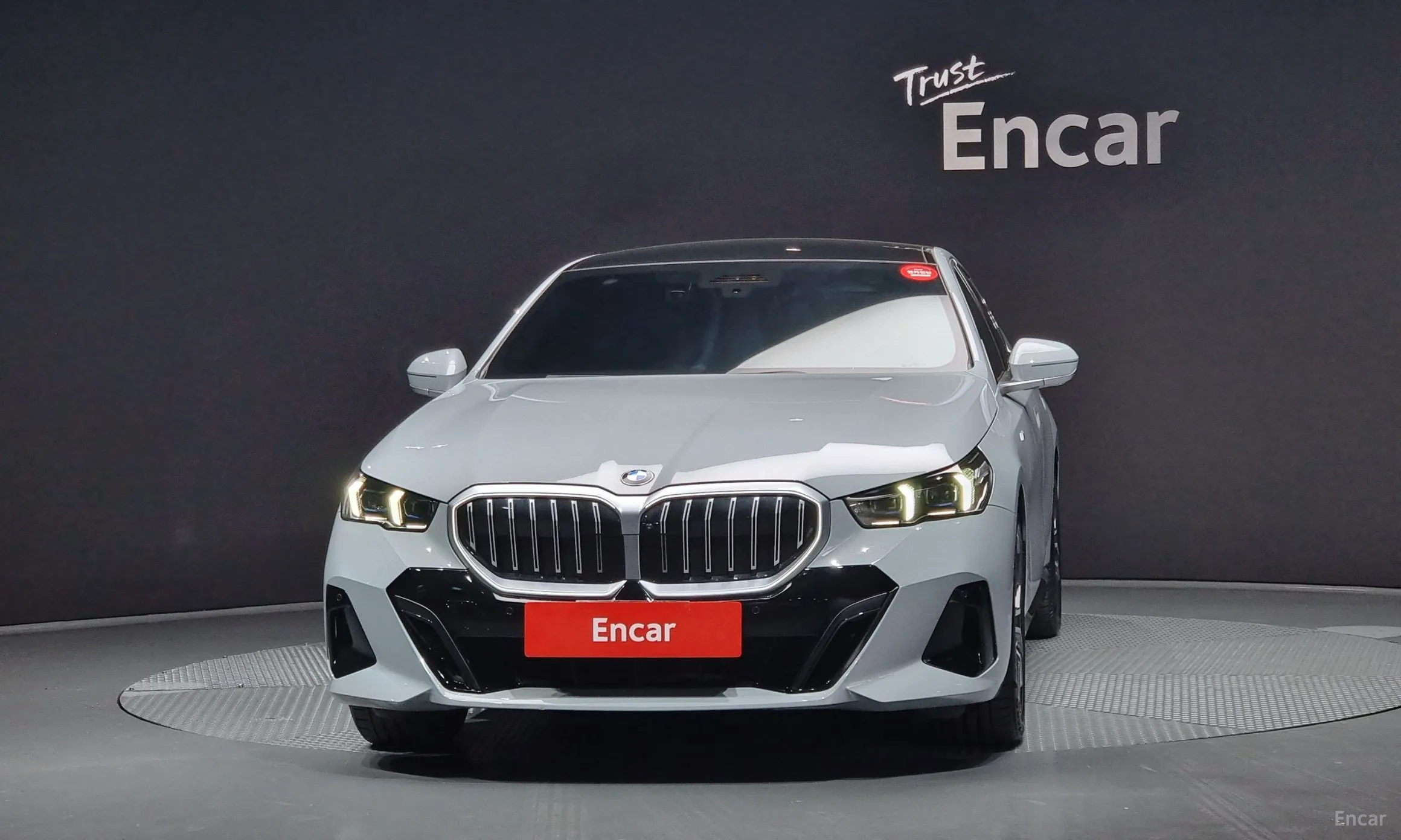 BMW 5 Series (G60) превью 2