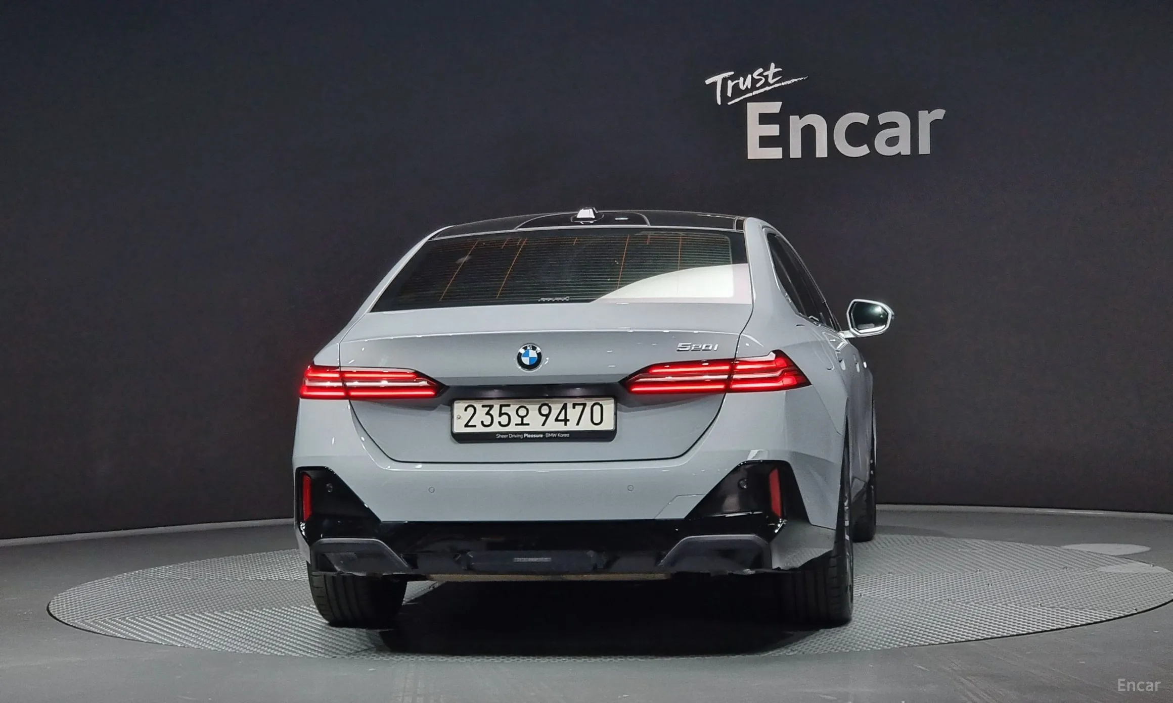 BMW 5 Series (G60) превью 3