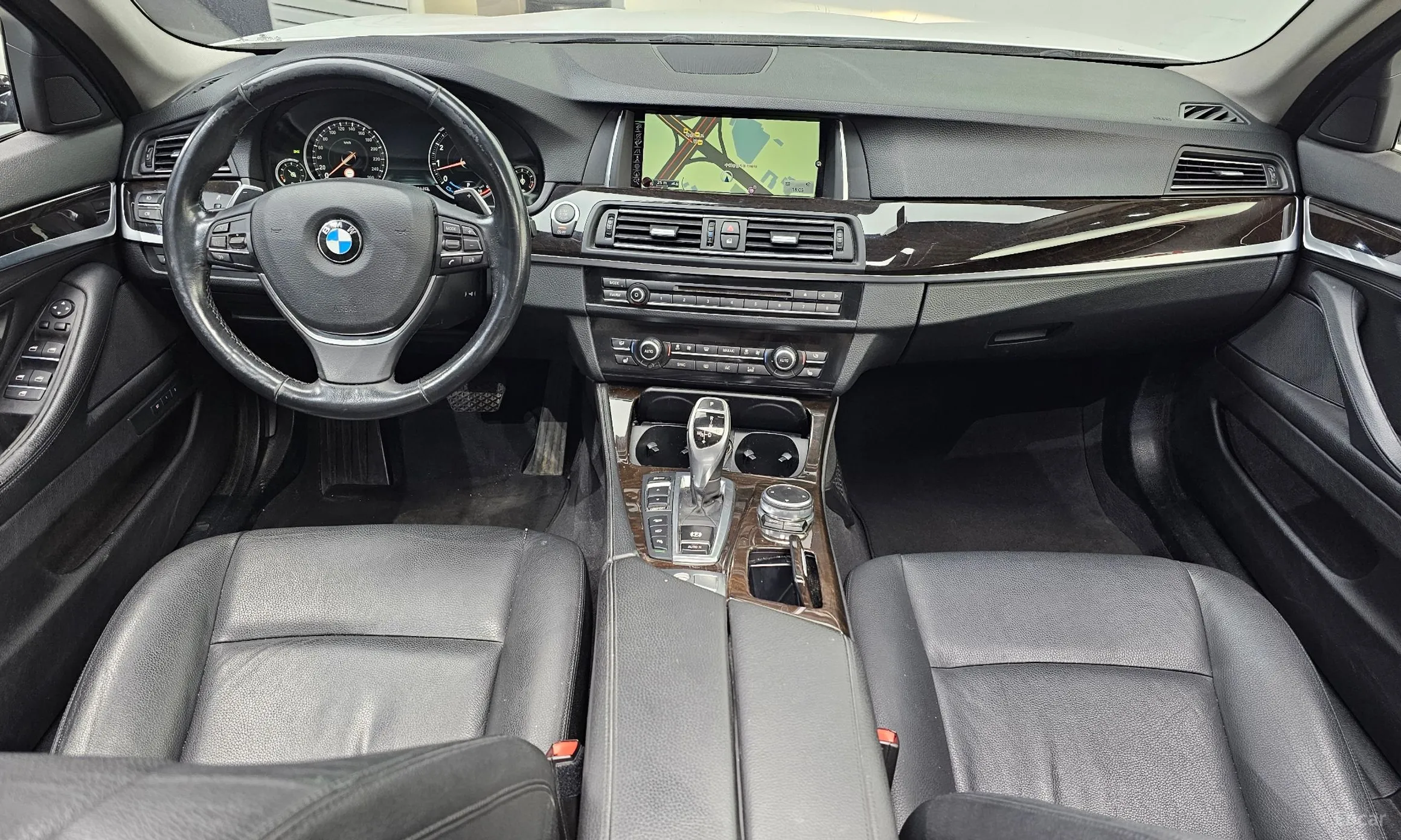 BMW 5 Series (F10) превью 4