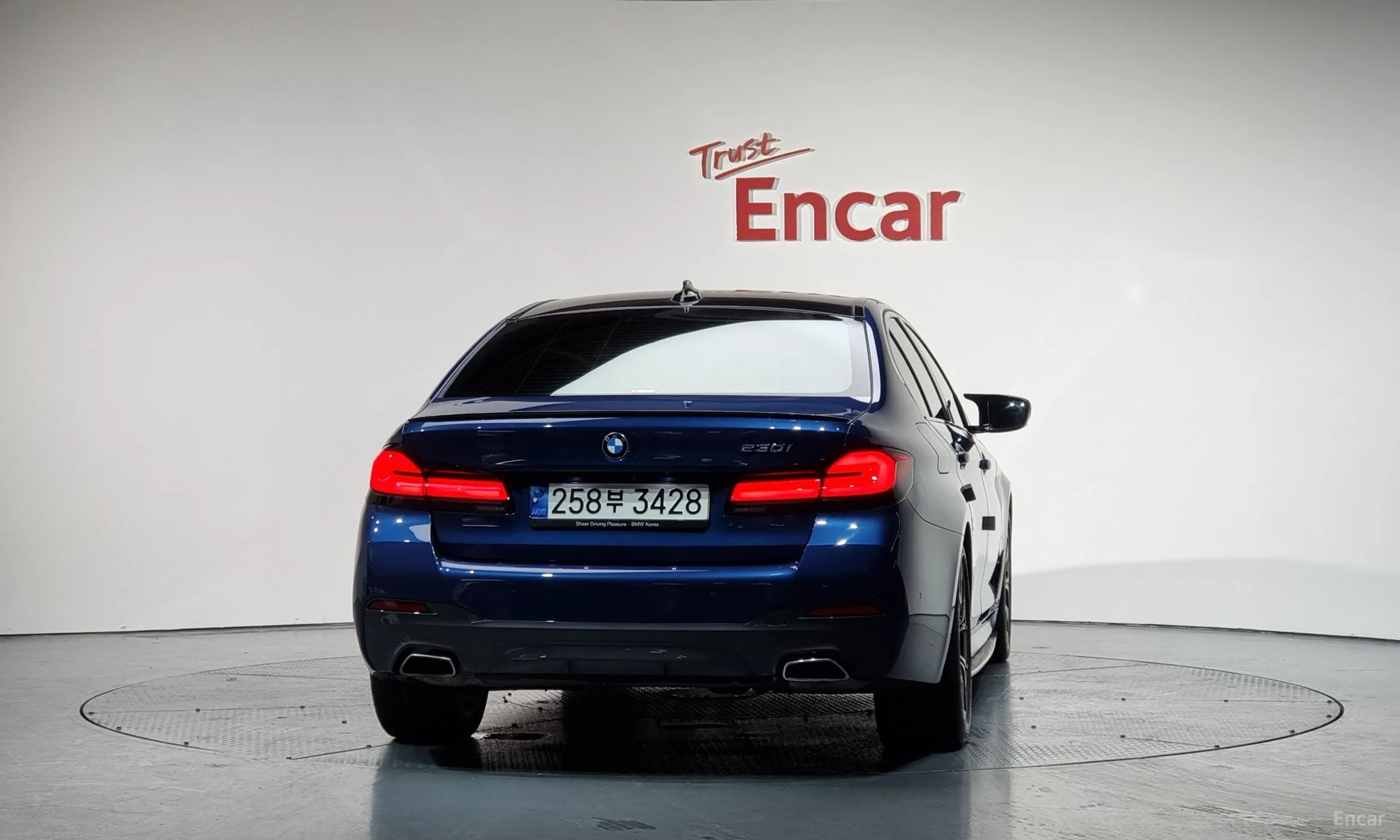 BMW 5 Series (G30) превью 3
