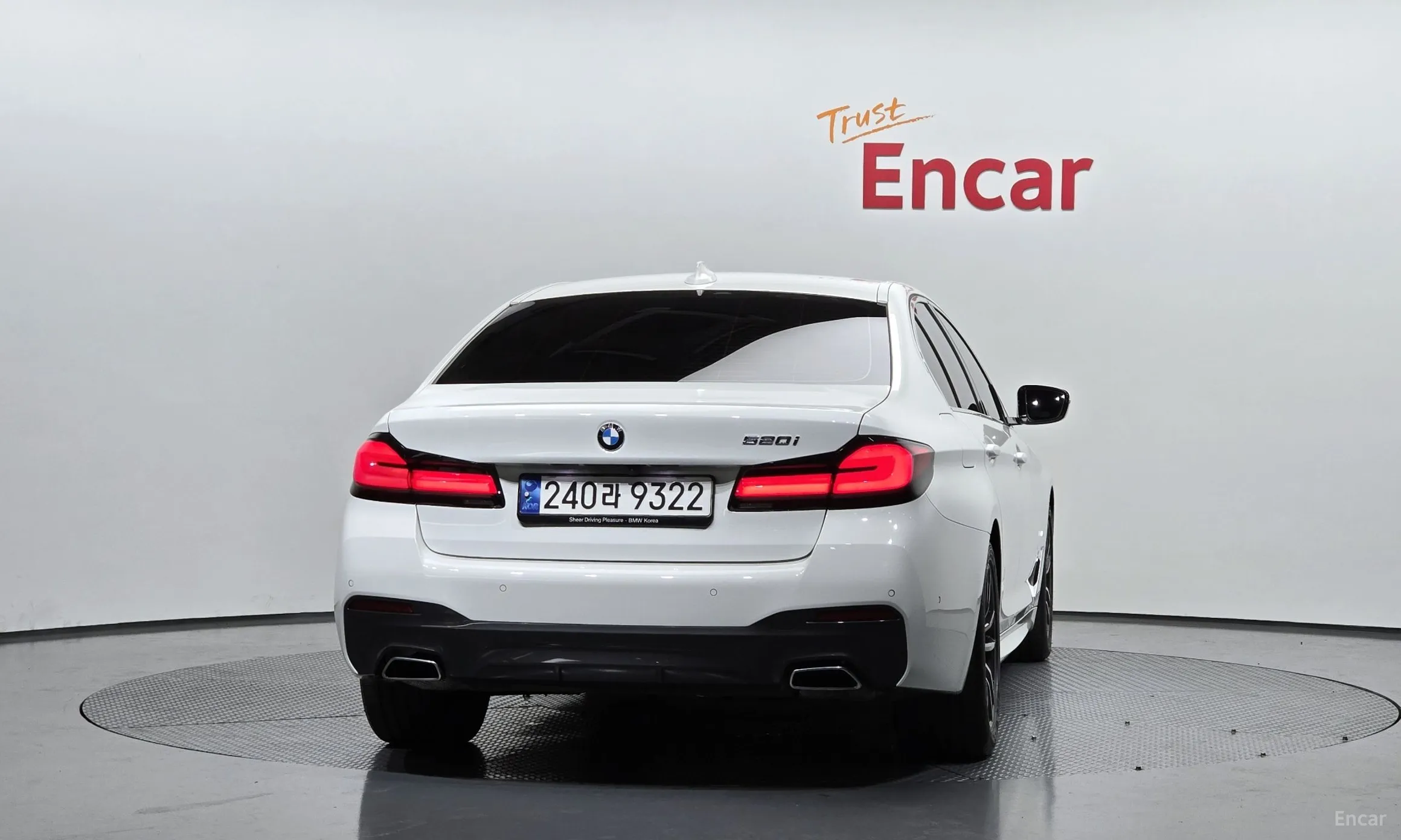 BMW 5 Series (G30) превью 3
