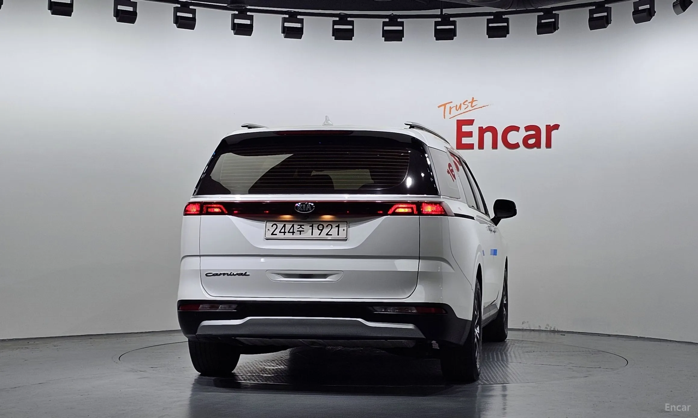 Kia Carnival Gen 4 превью 3