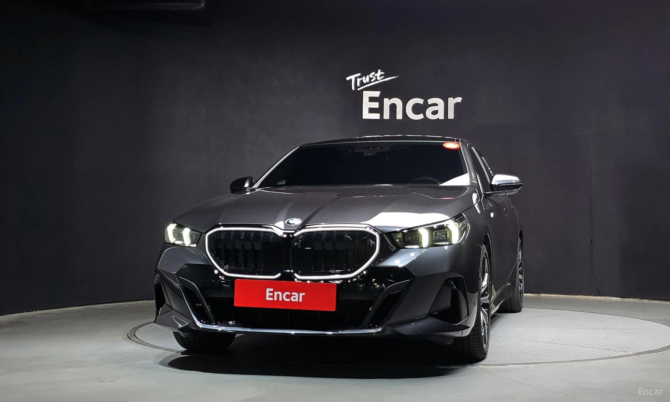 BMW 5 Series (G60) превью 2