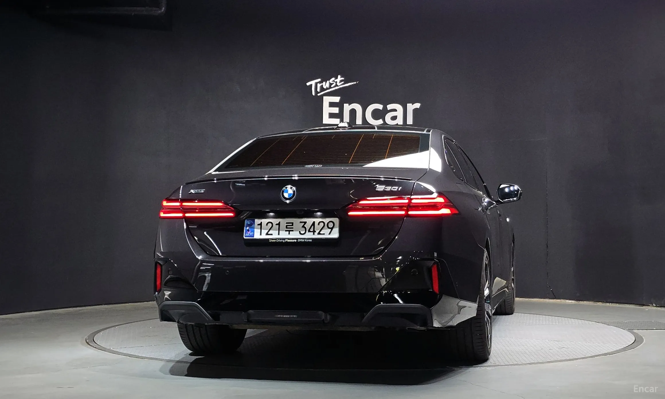 BMW 5 Series (G60) превью 3