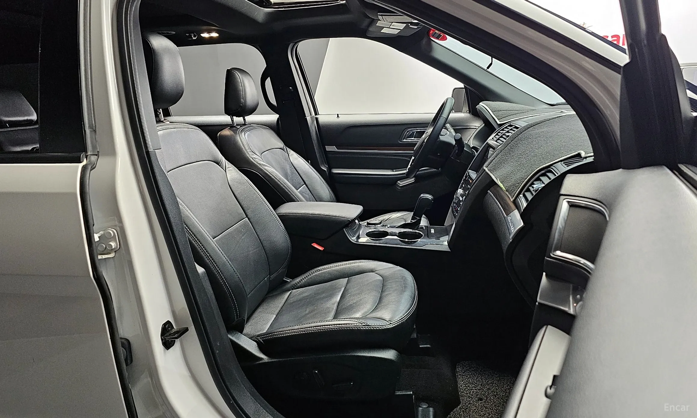 Ford Explorer превью 10