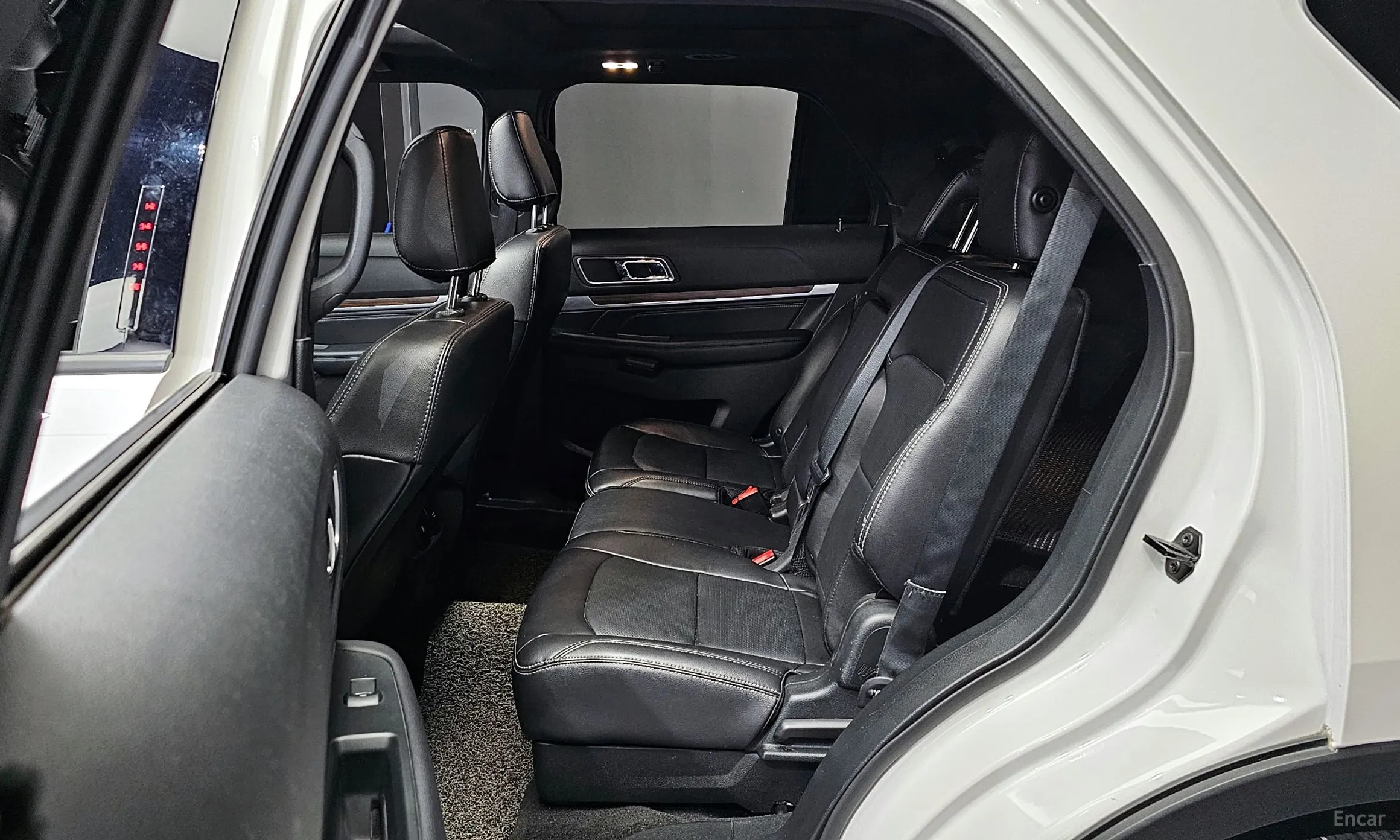 Ford Explorer превью 12