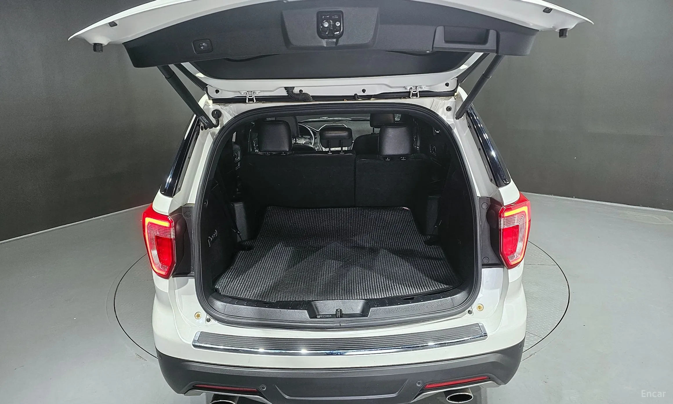 Ford Explorer превью 20