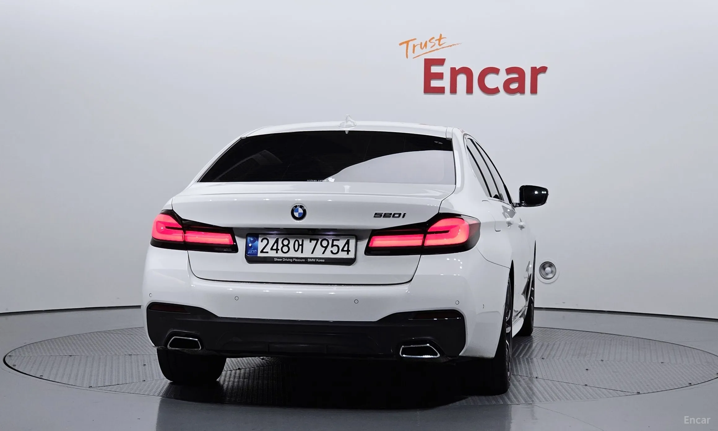 BMW 5 Series (G30) превью 3