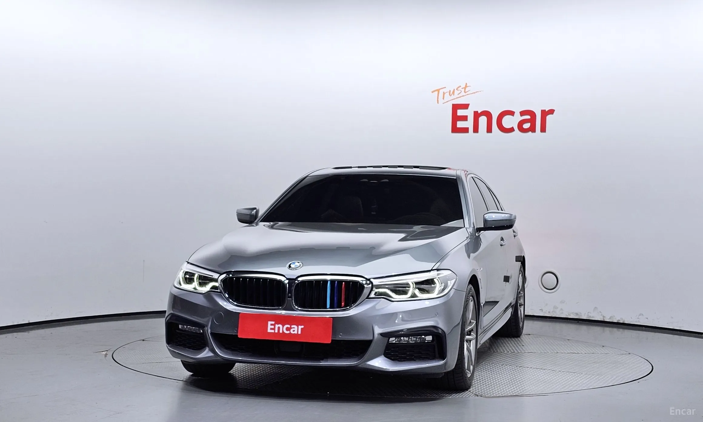 BMW 5 Series (G30) превью 2