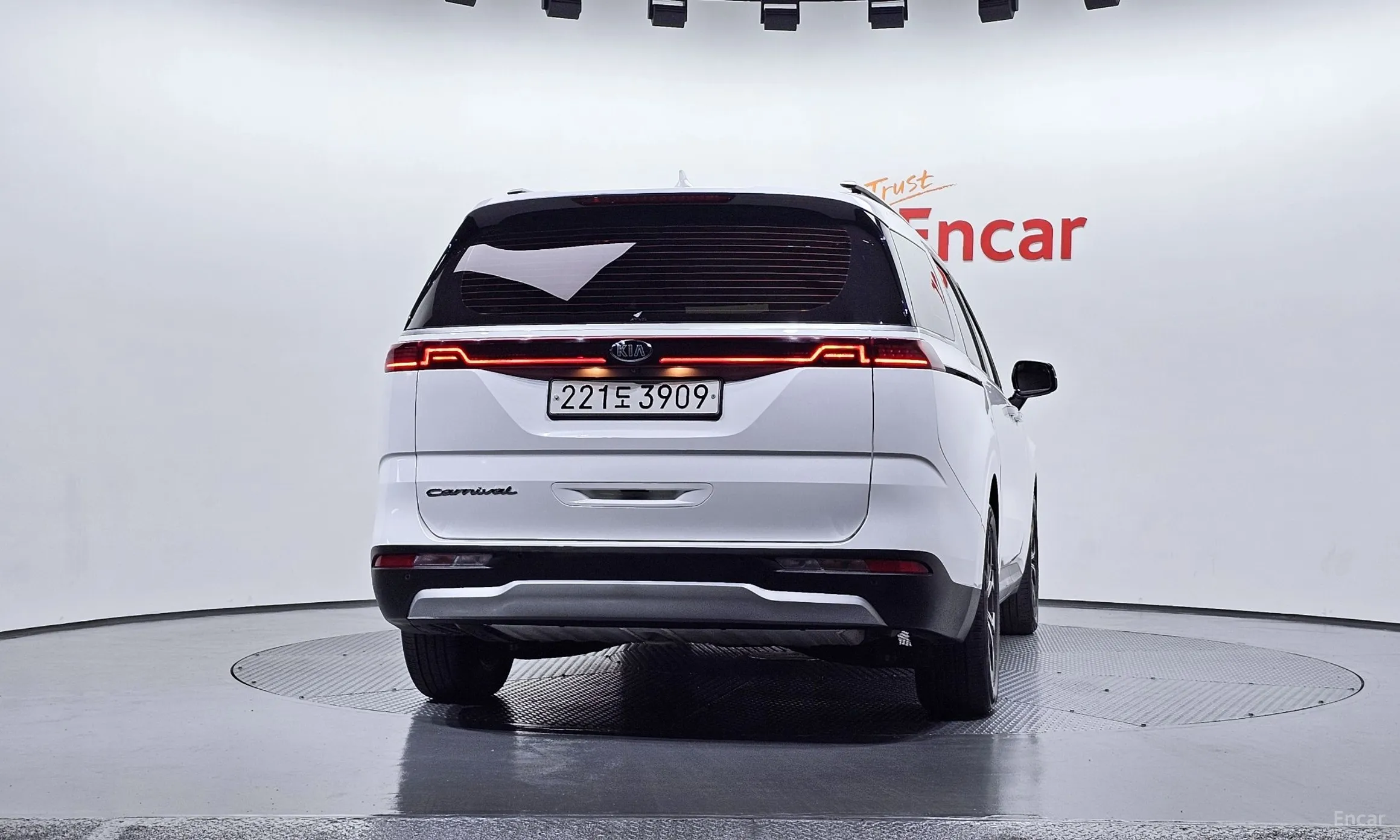 Kia Carnival Gen 4 превью 3