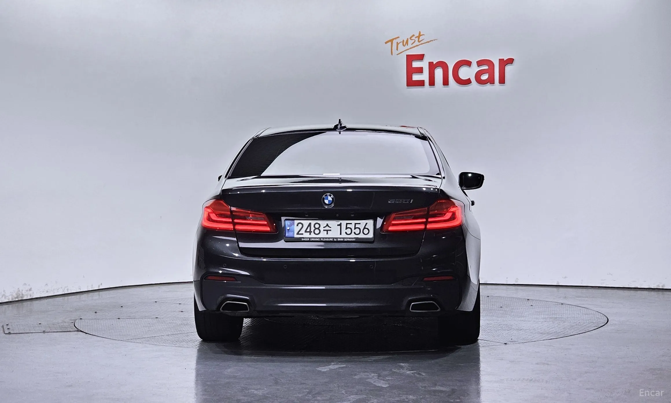 BMW 5 Series (G30) превью 3