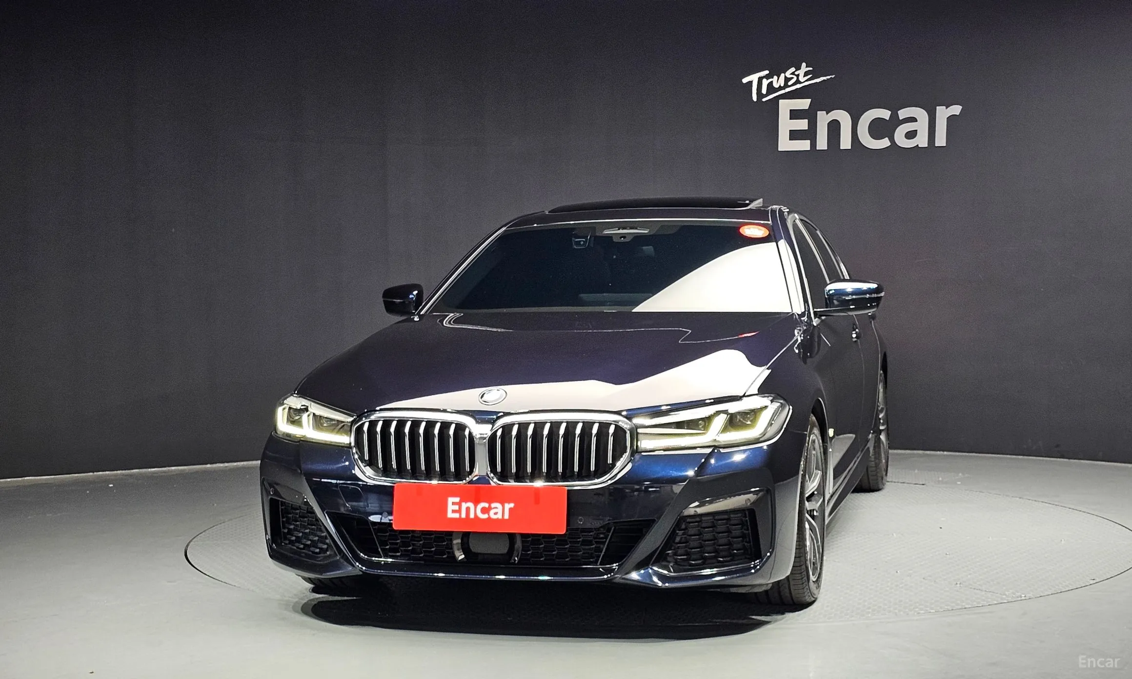 BMW 5 Series (G30) превью 2