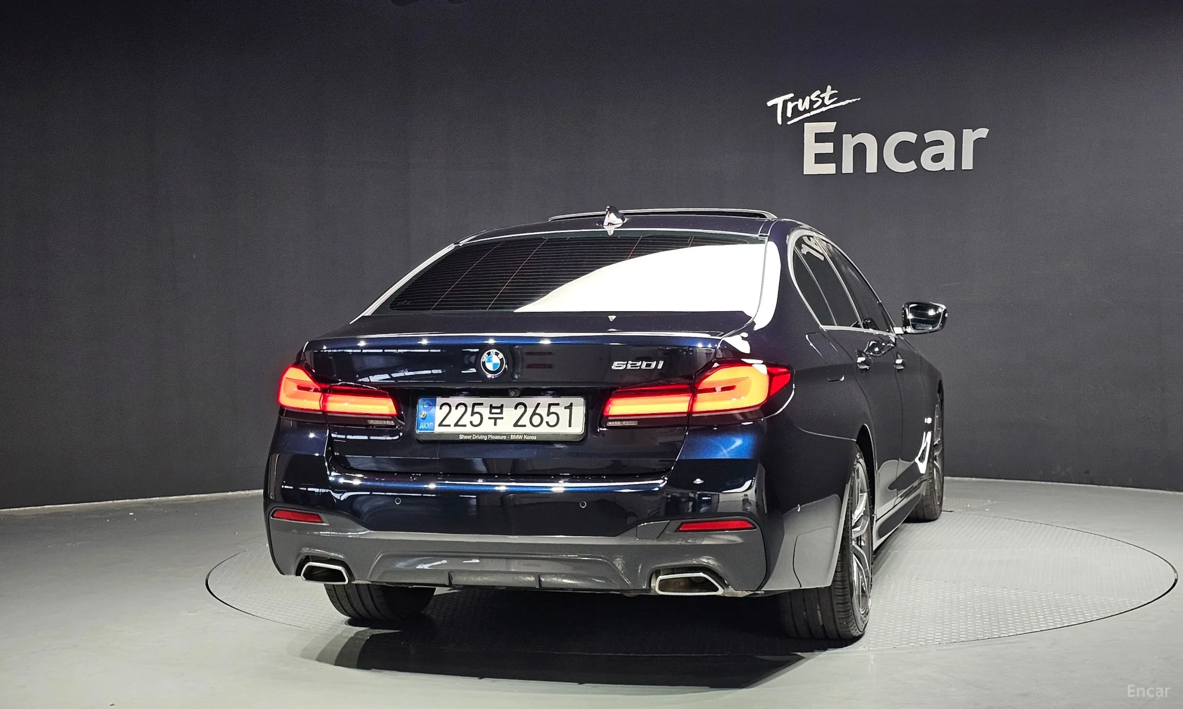 BMW 5 Series (G30) превью 3