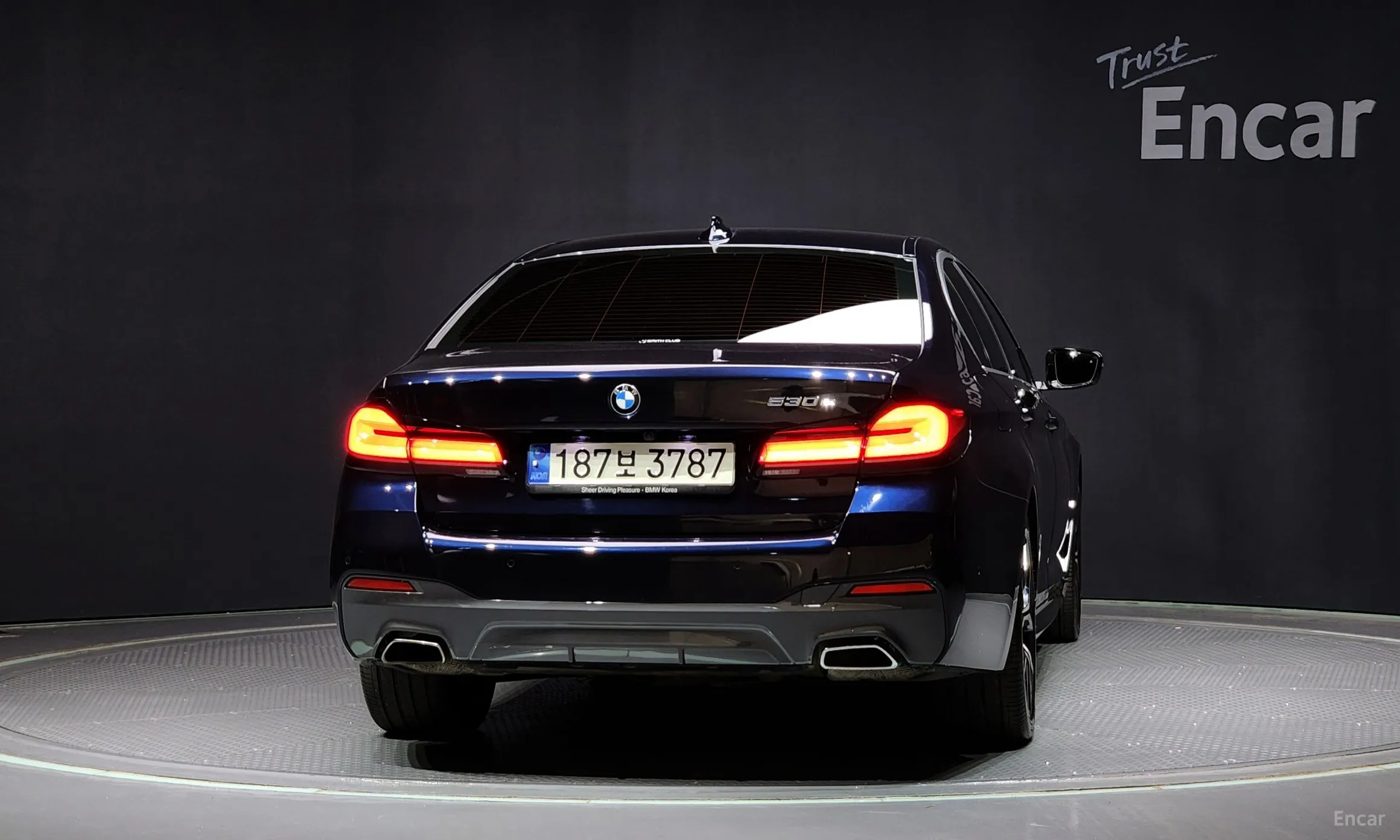 BMW 5 Series (G30) превью 3