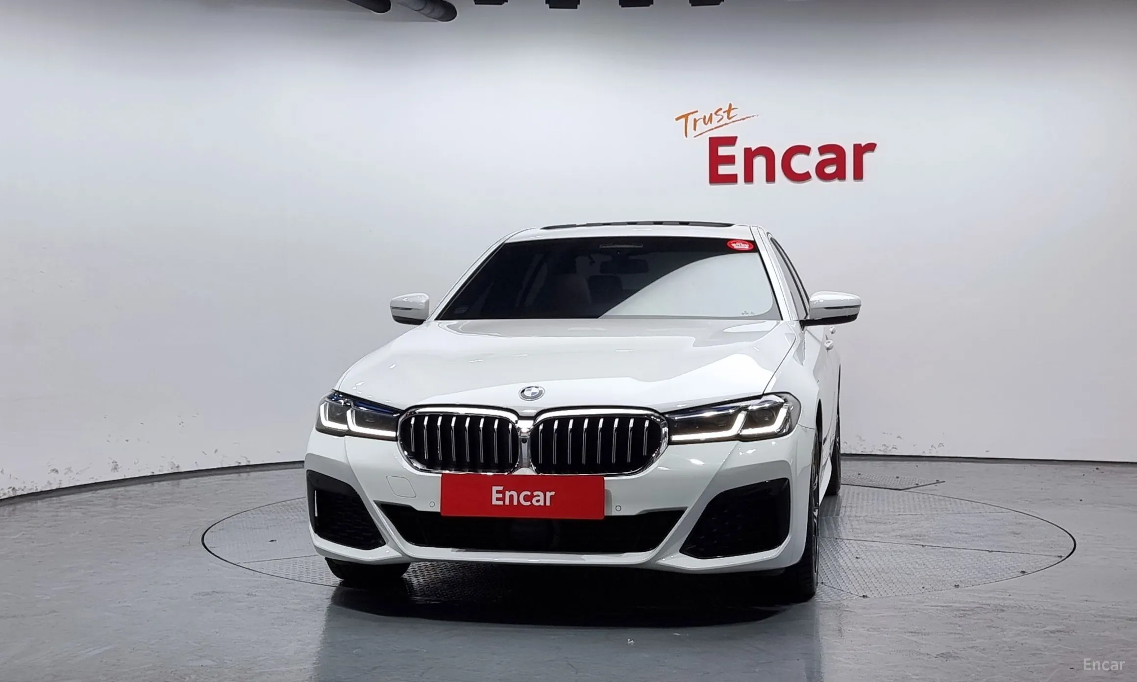 BMW 5 Series (G30) превью 2