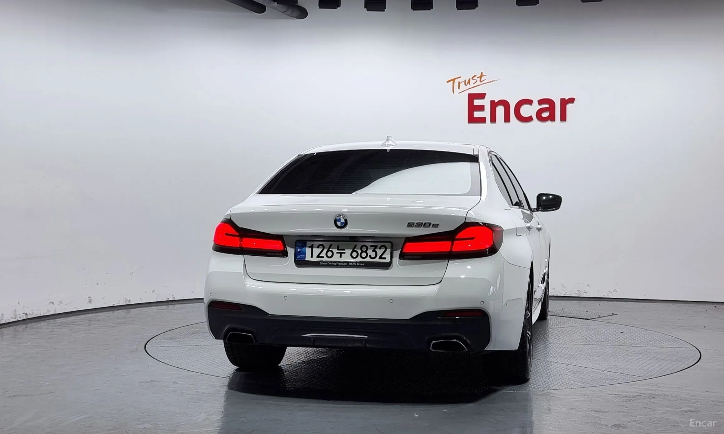 BMW 5 Series (G30) превью 3