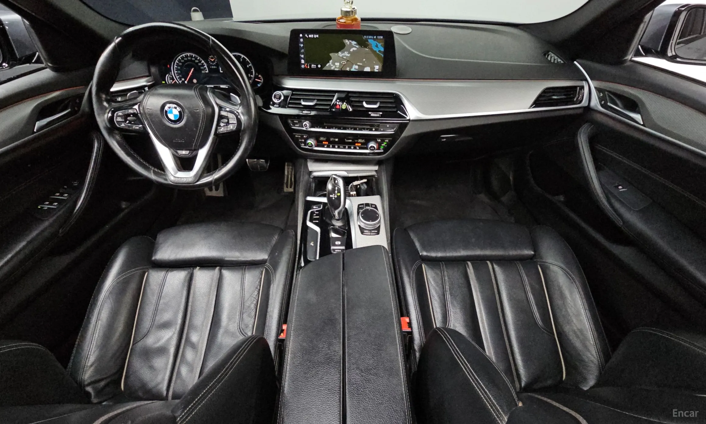 BMW 5 Series (G30) превью 4