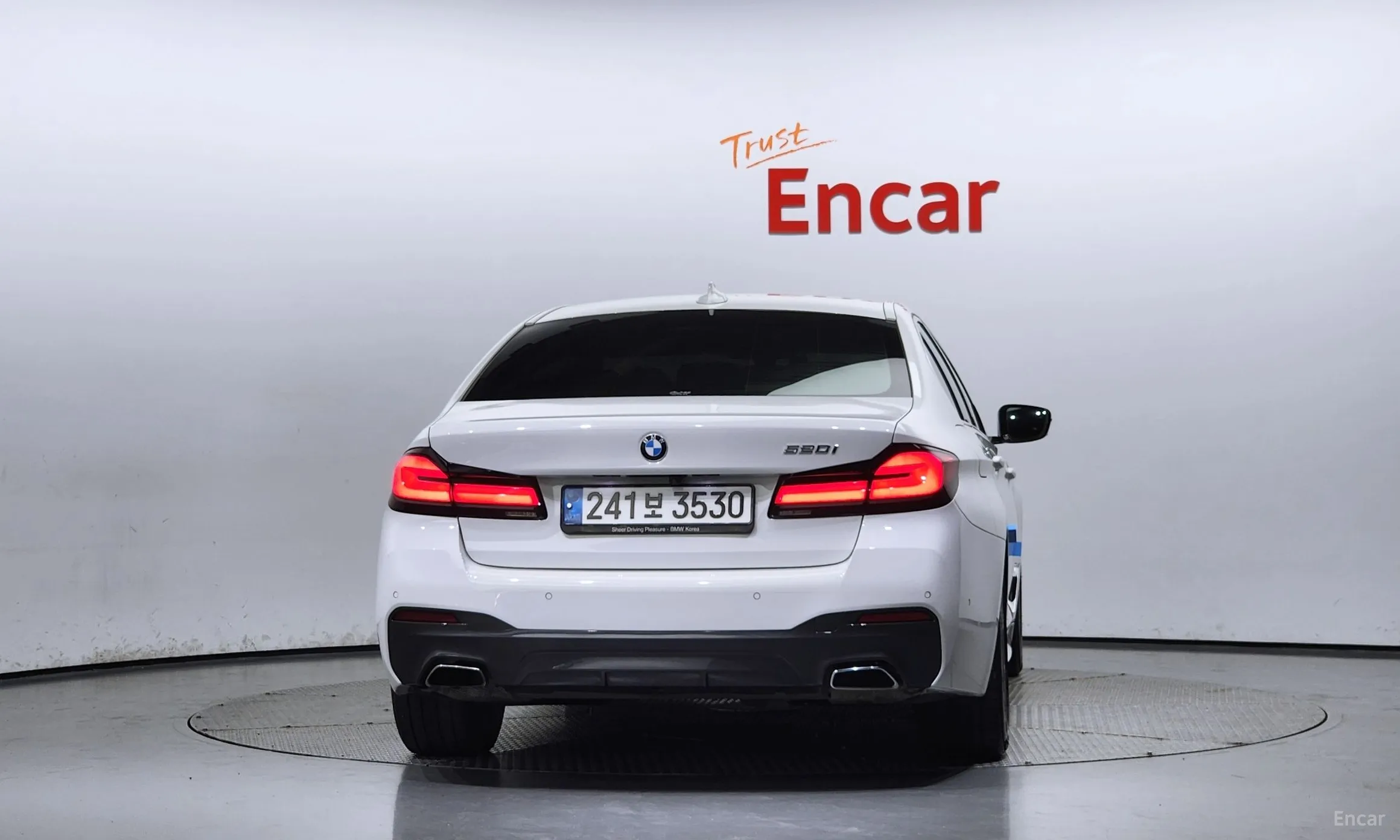BMW 5 Series (G30) превью 3