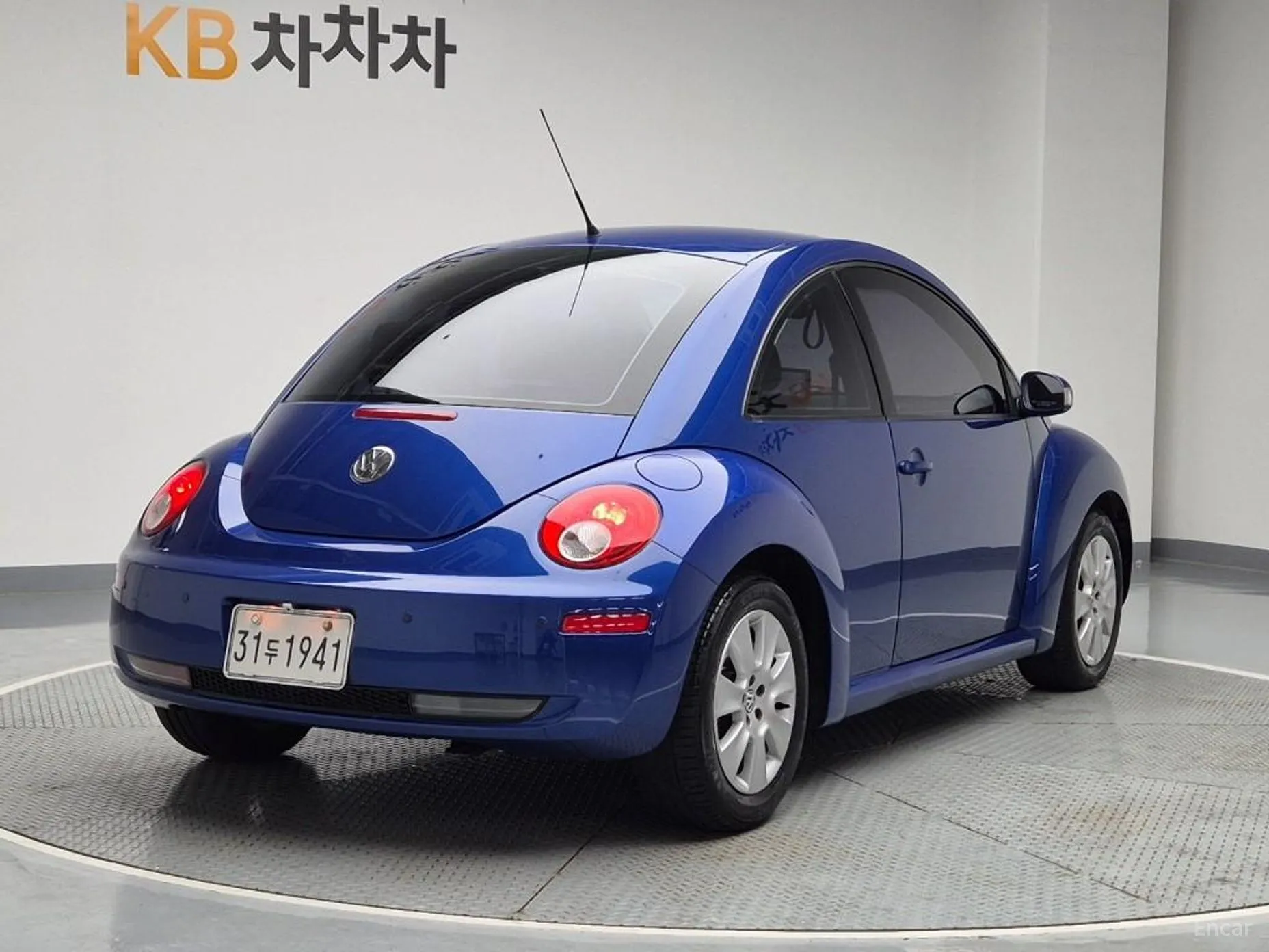 Volkswagen New Beetle превью 2