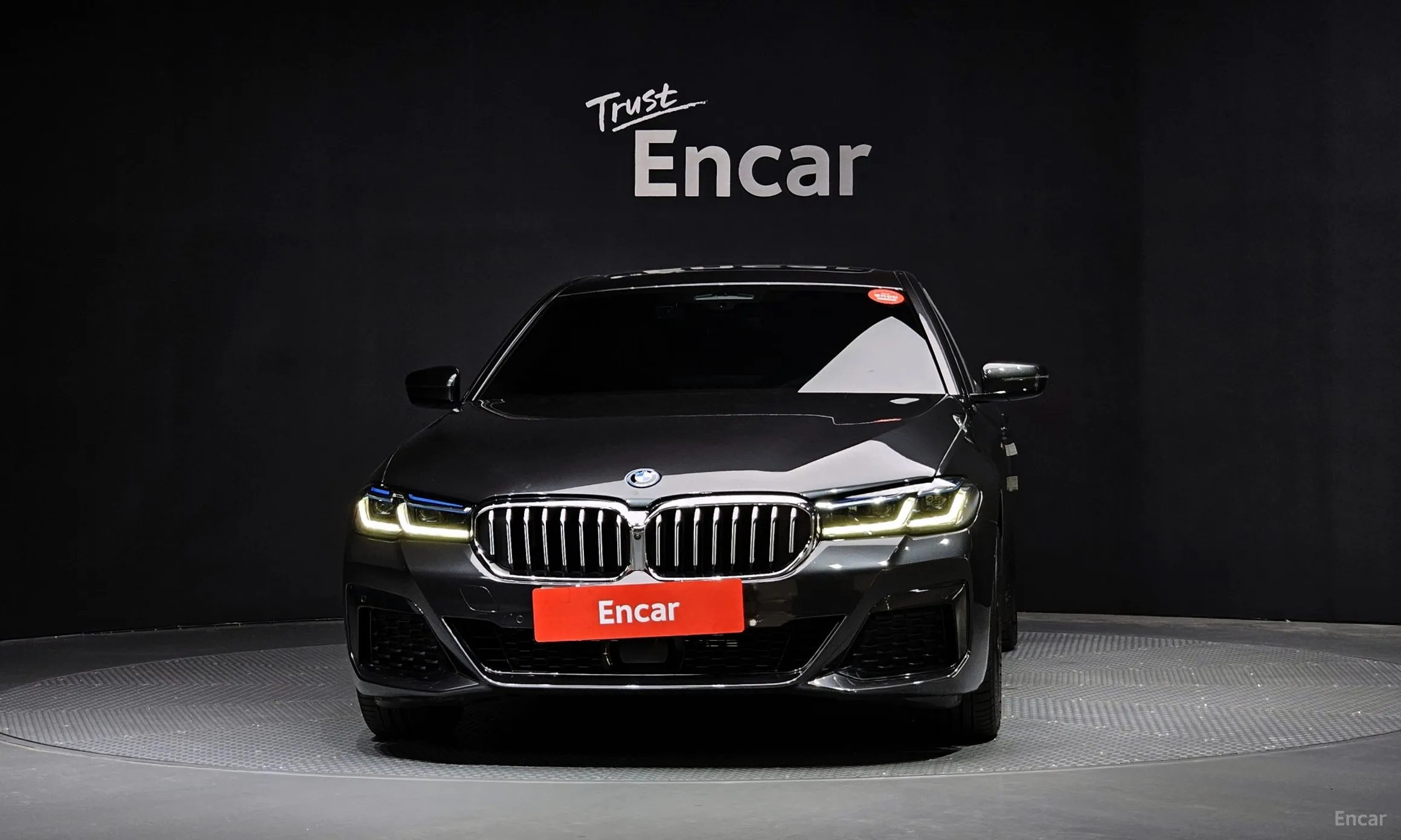 BMW 5 Series (G30) превью 2