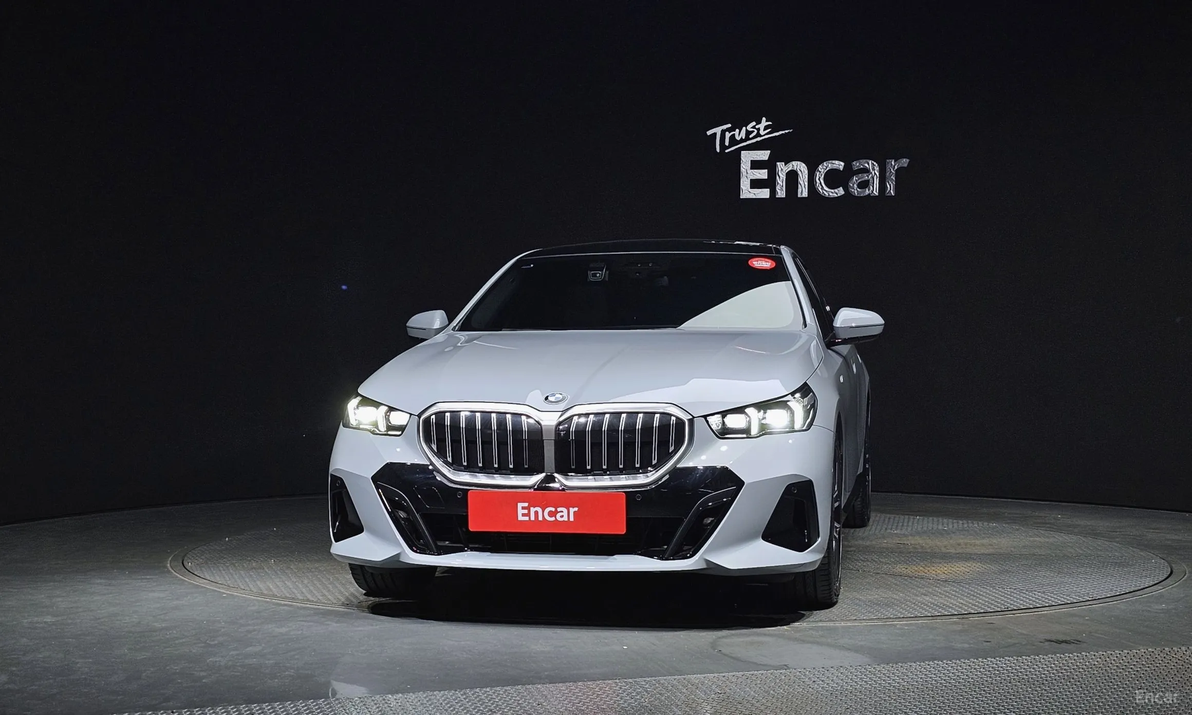 BMW 5 Series (G60) превью 2
