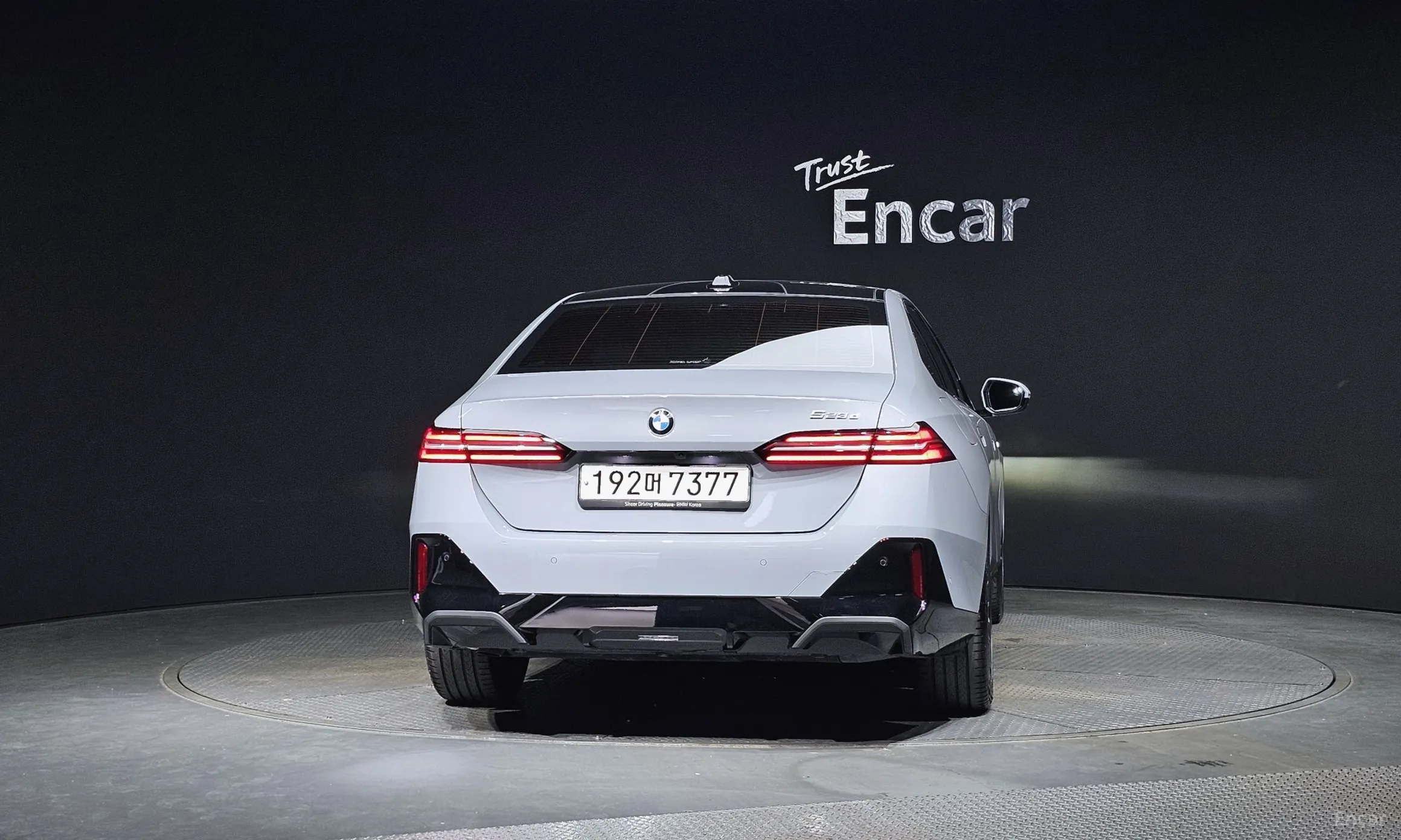 BMW 5 Series (G60) превью 3