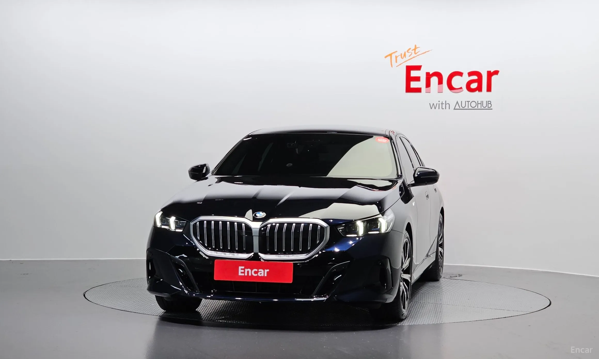 BMW 5 Series (G60) превью 2