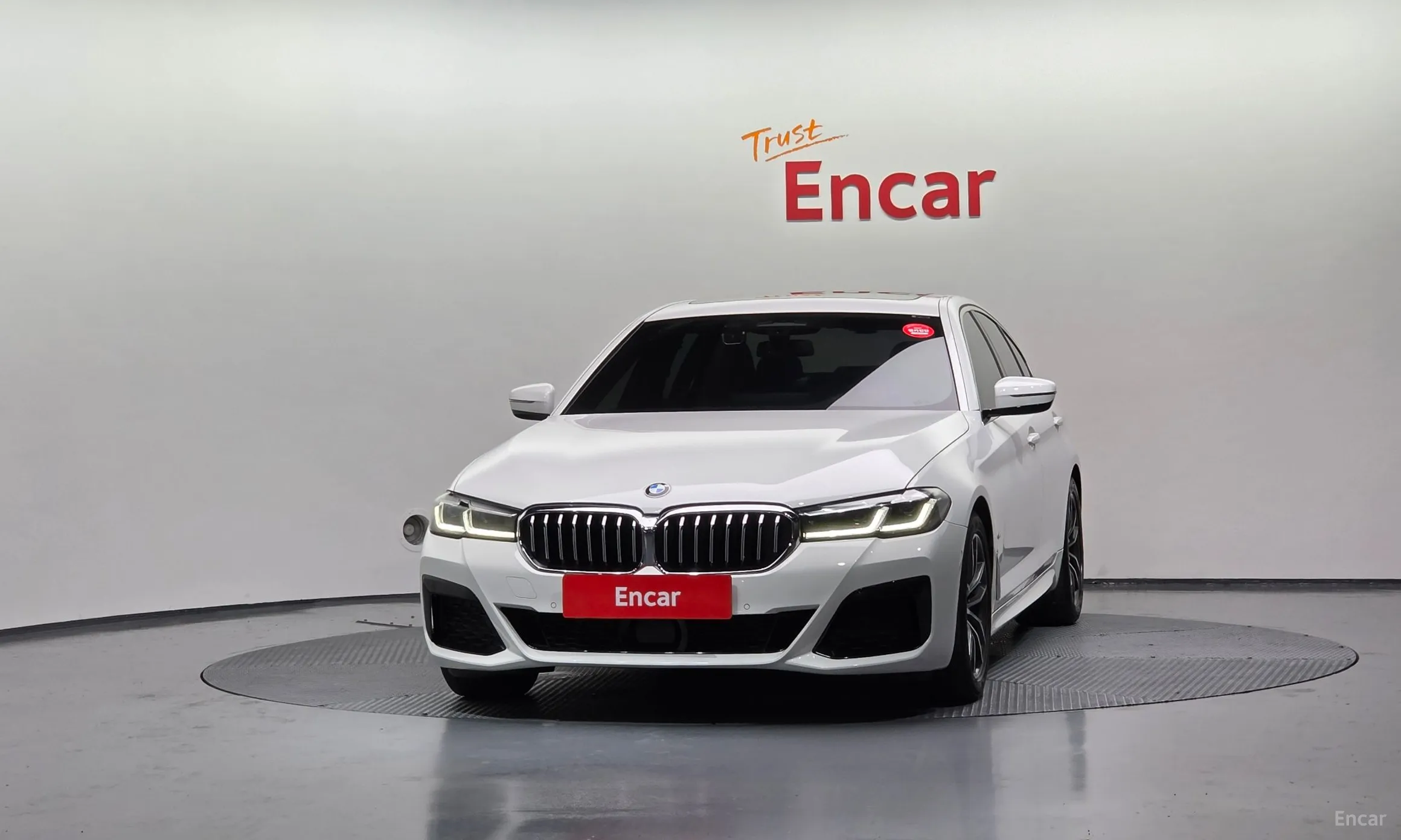 BMW 5 Series (G30) превью 2