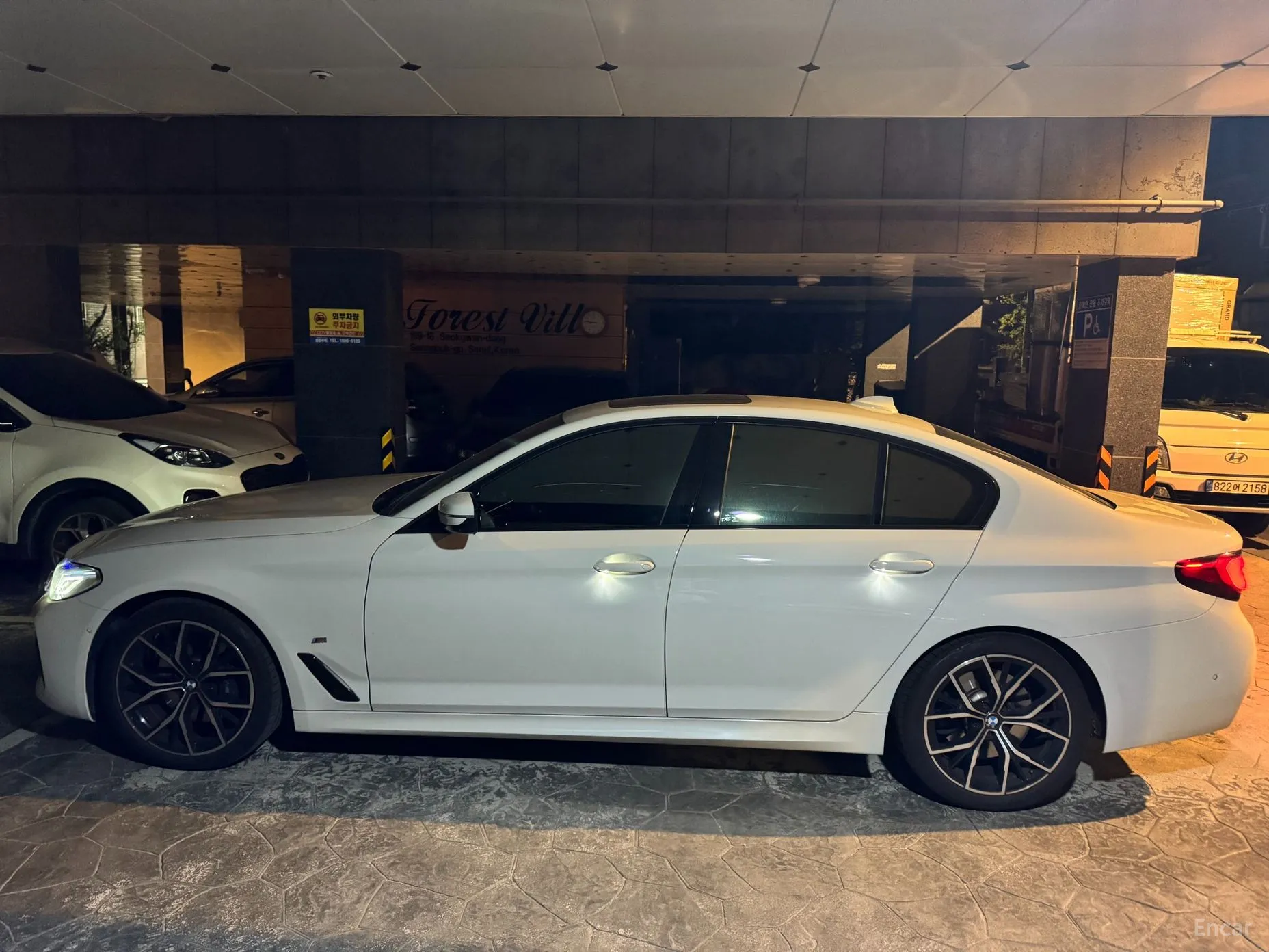 BMW 5 Series (G30) превью 2