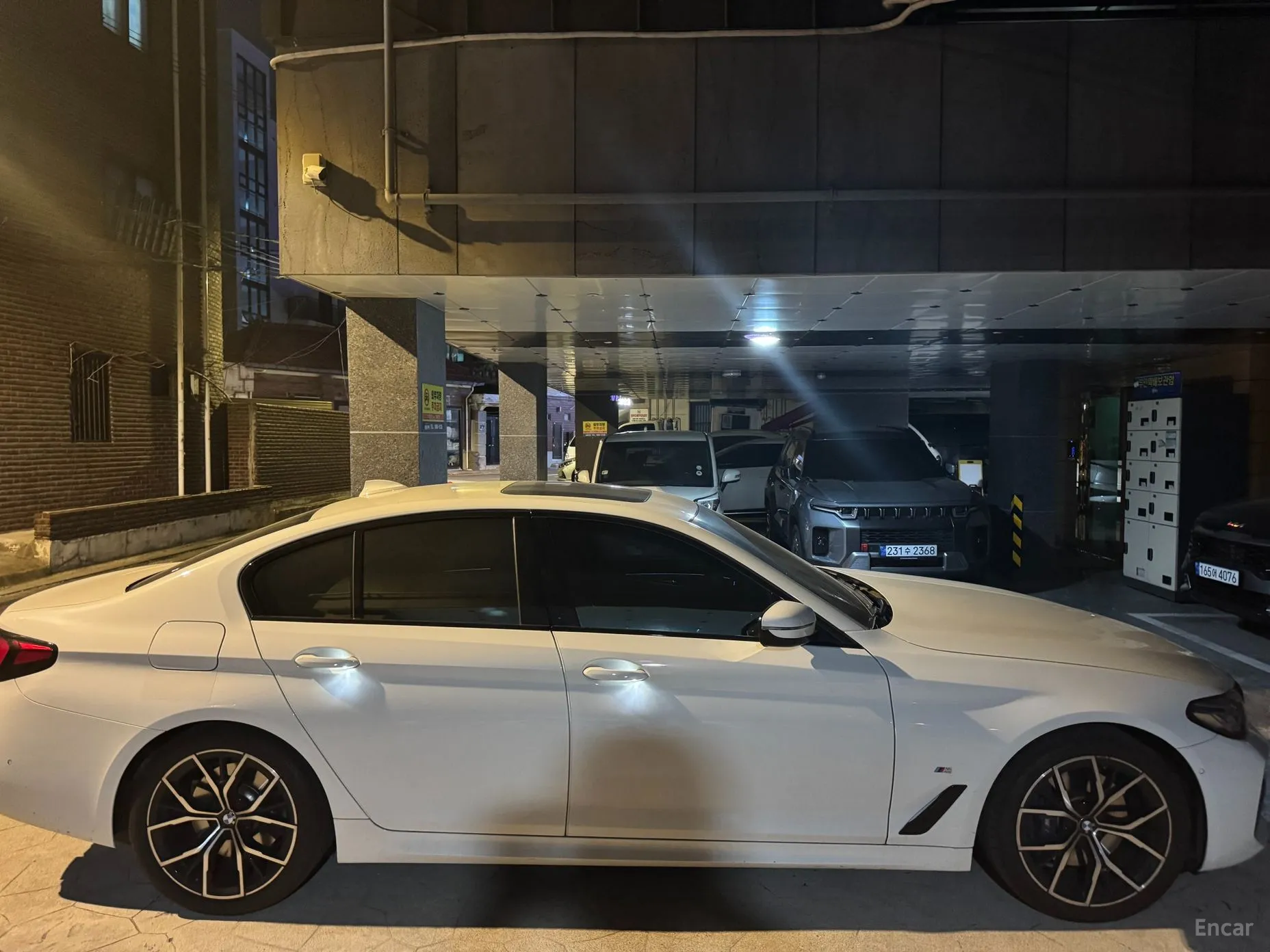 BMW 5 Series (G30) превью 3