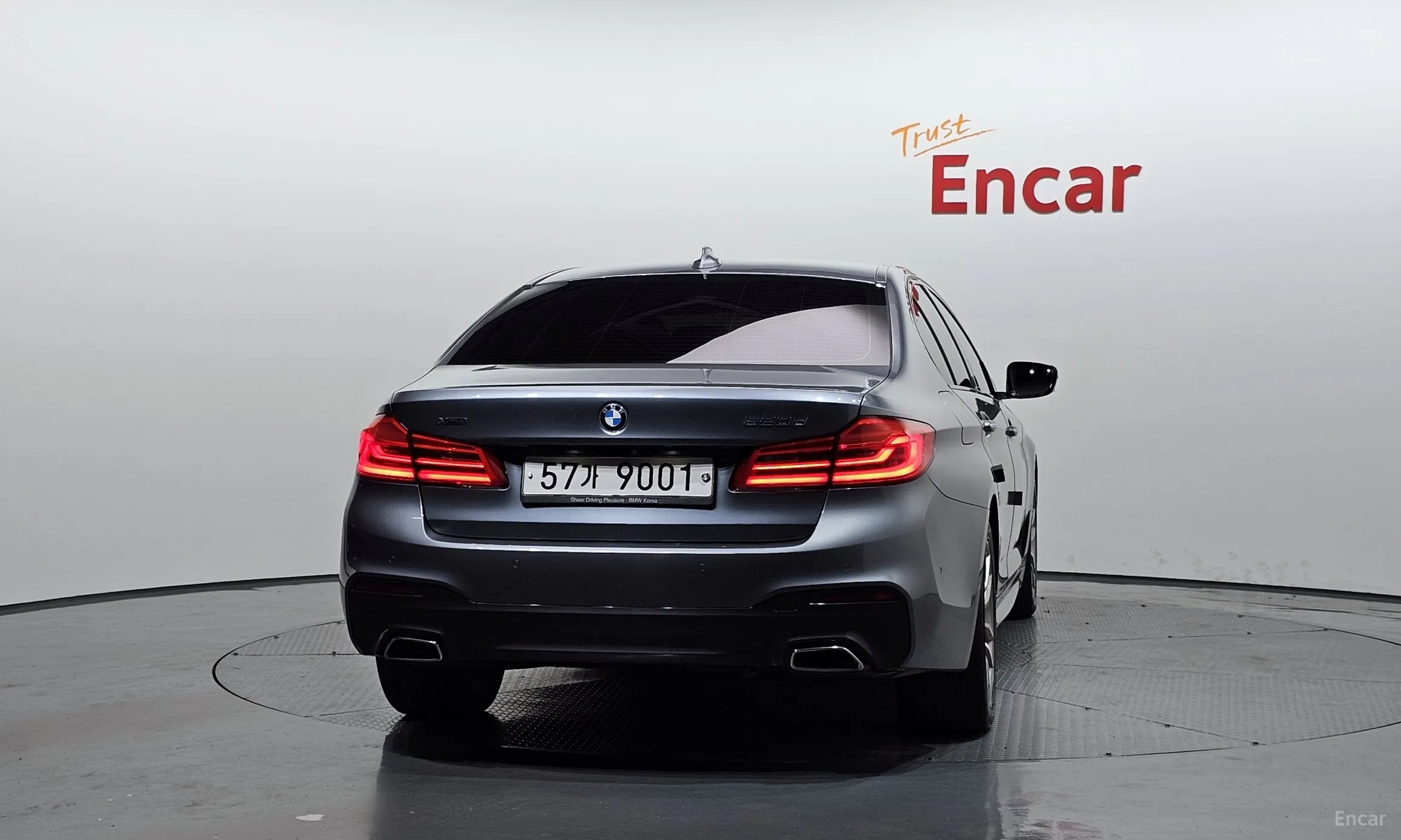 BMW 5 Series (G30) превью 3
