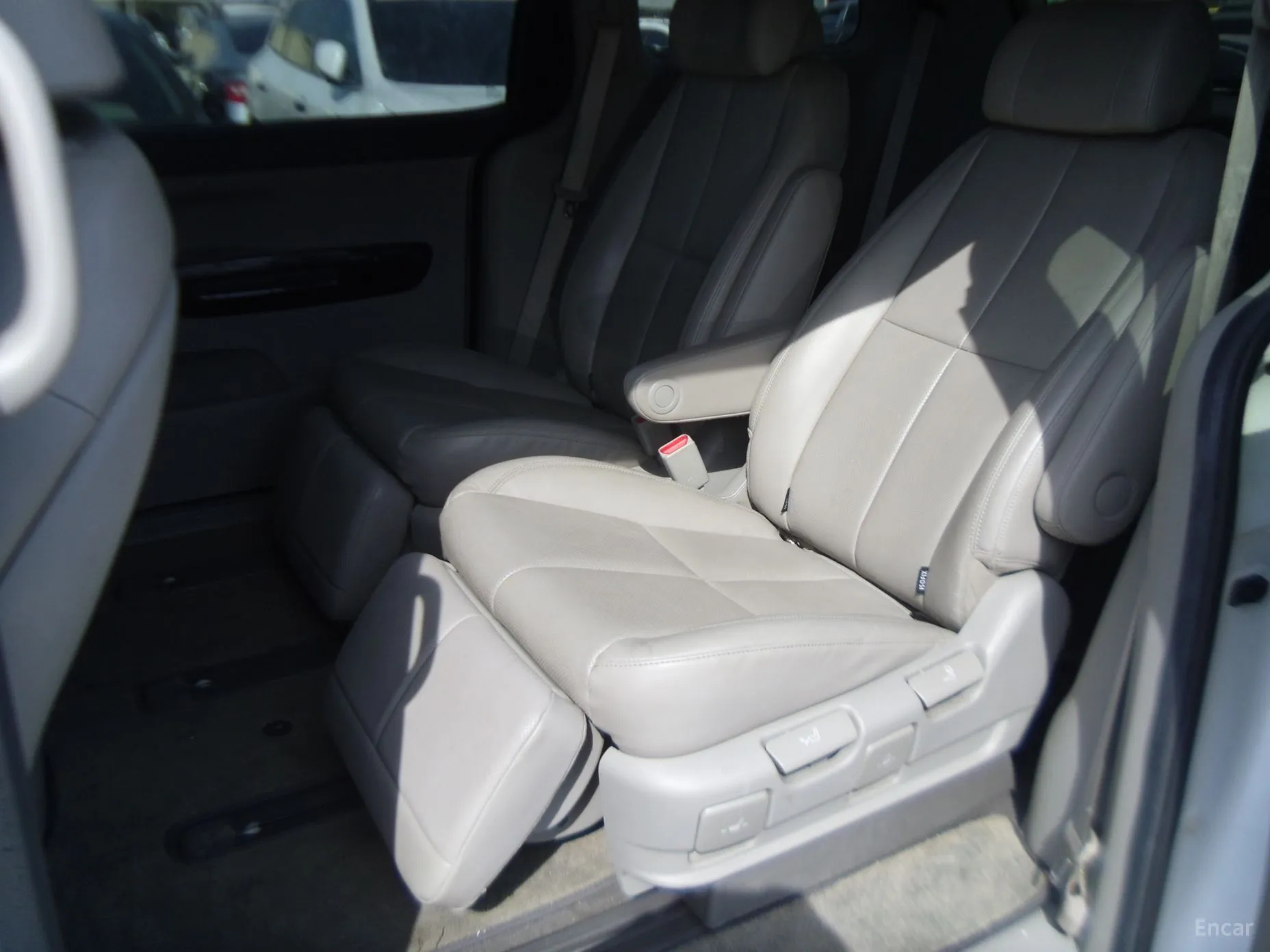 Kia Carnival превью 11