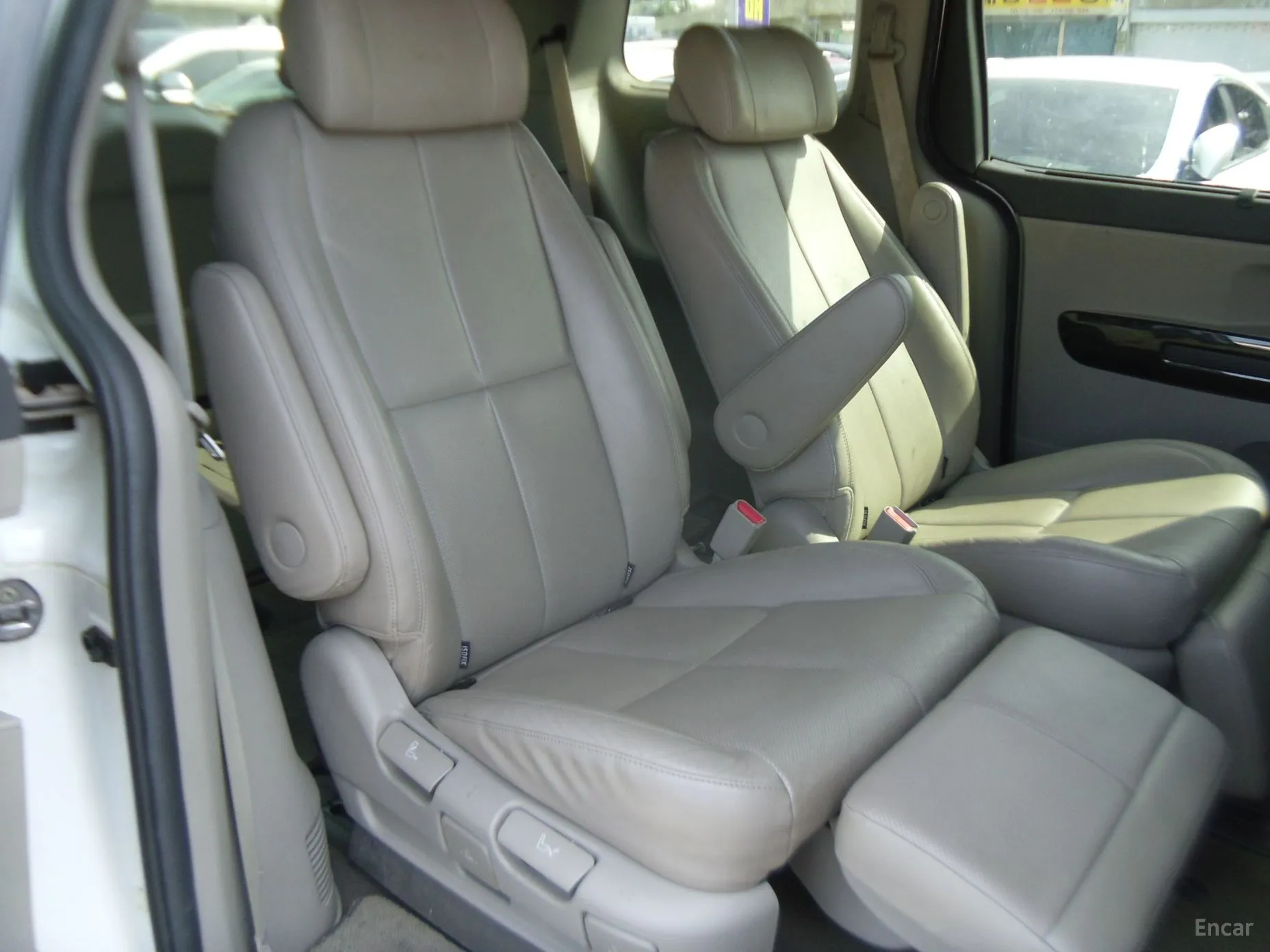 Kia Carnival превью 13