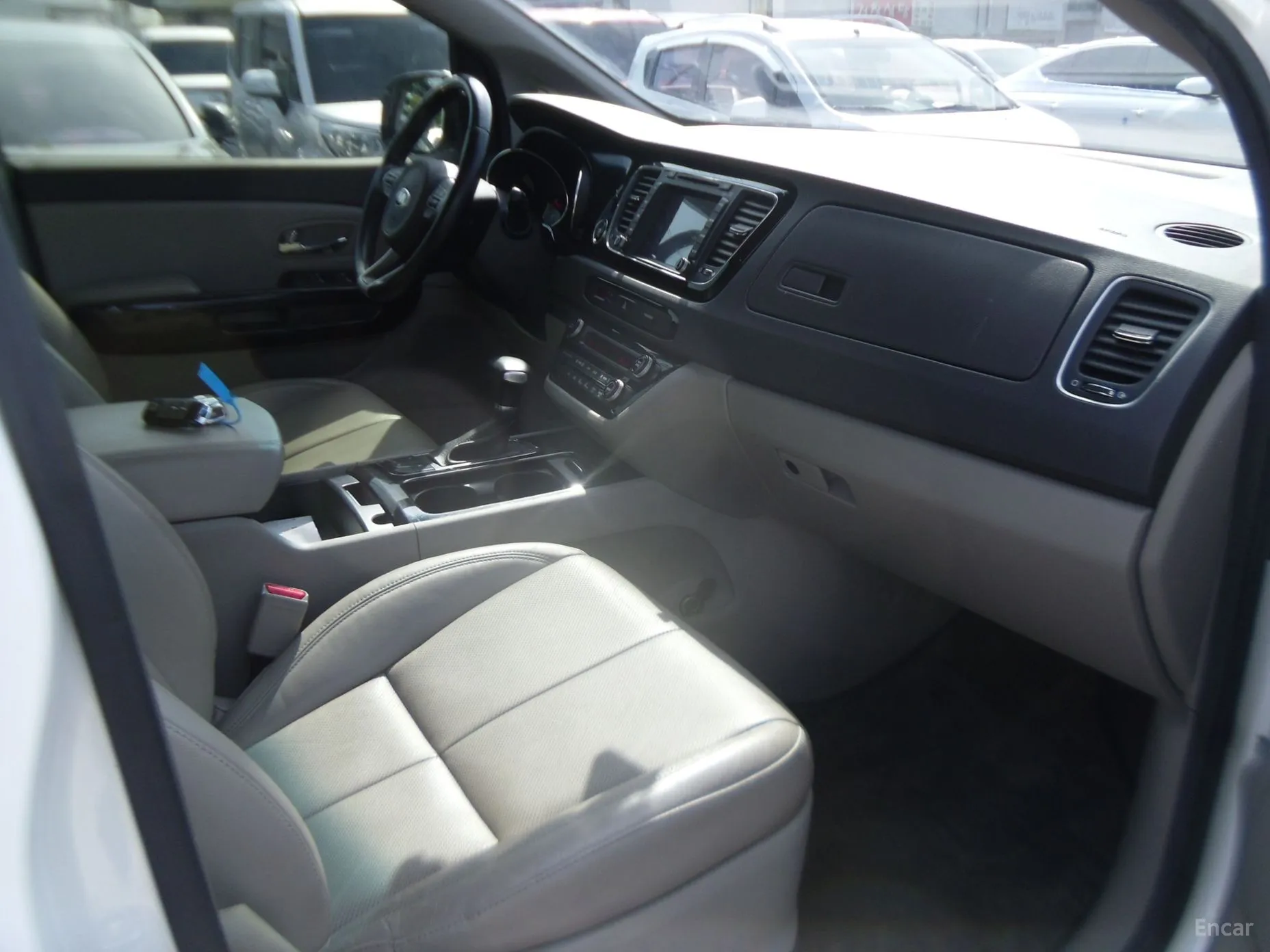 Kia Carnival превью 14