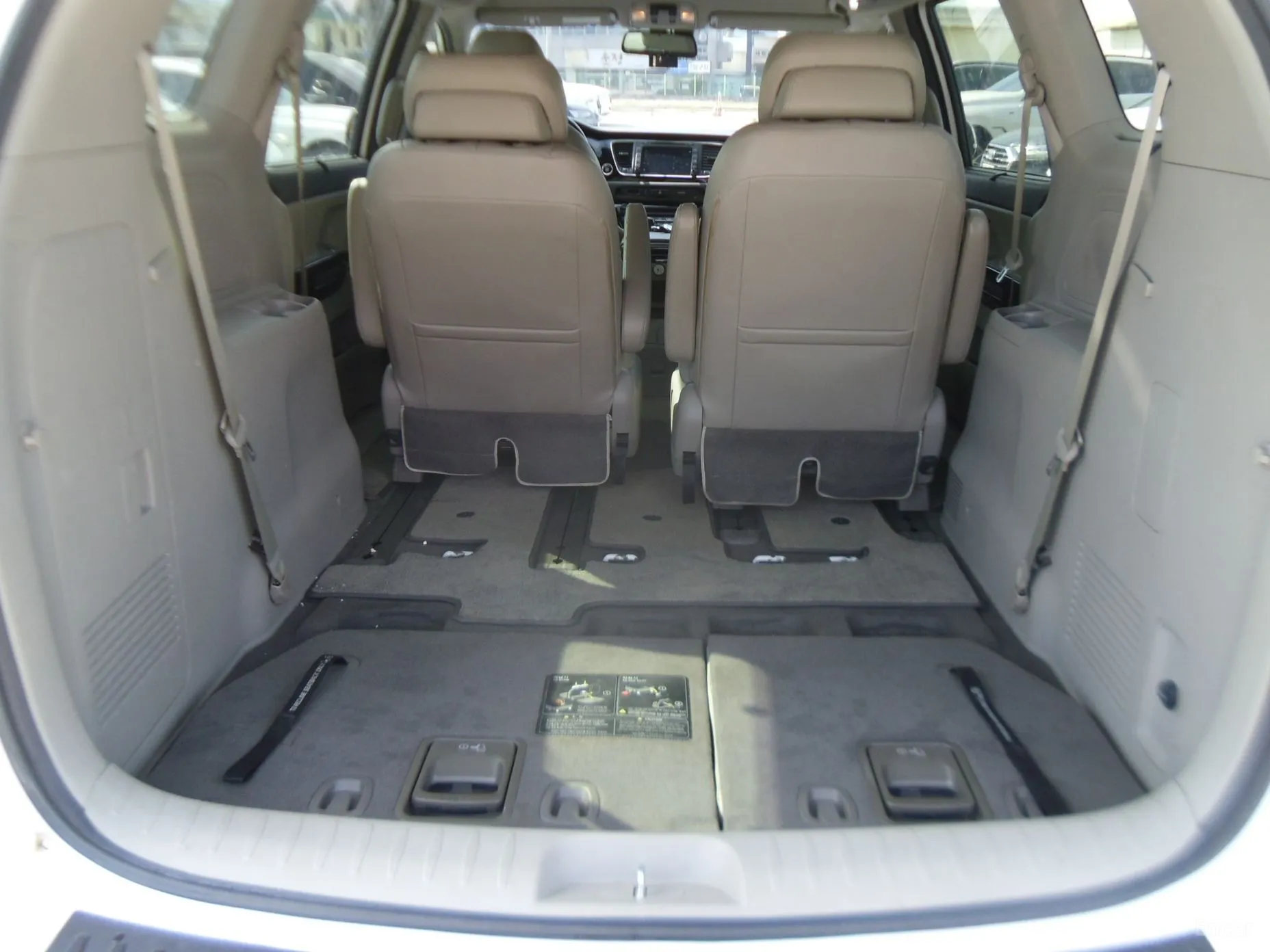 Kia Carnival превью 18
