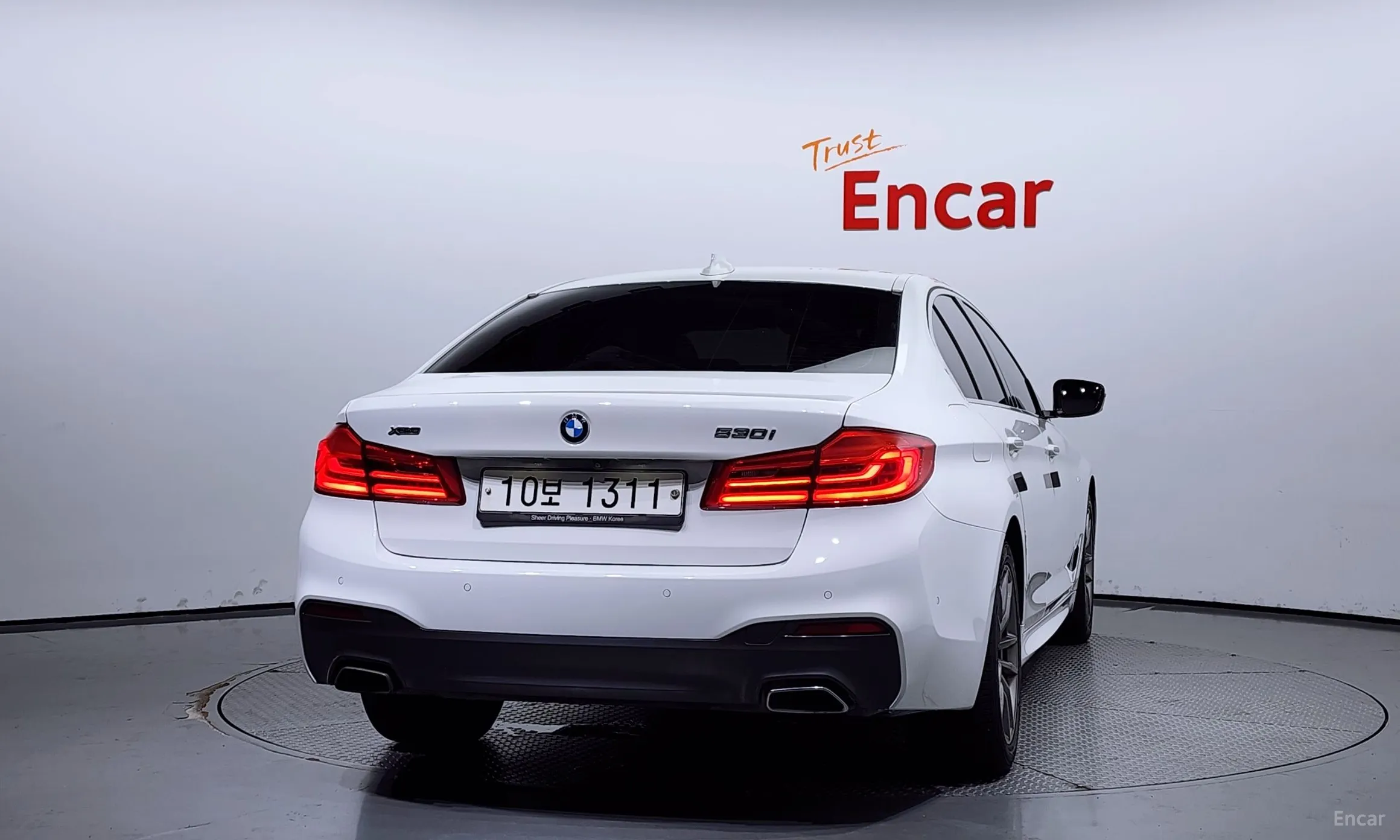 BMW 5 Series (G30) превью 3