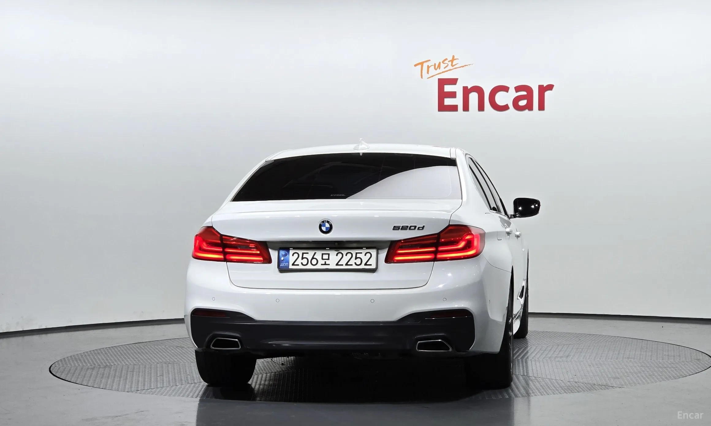 BMW 5 Series (G30) превью 3