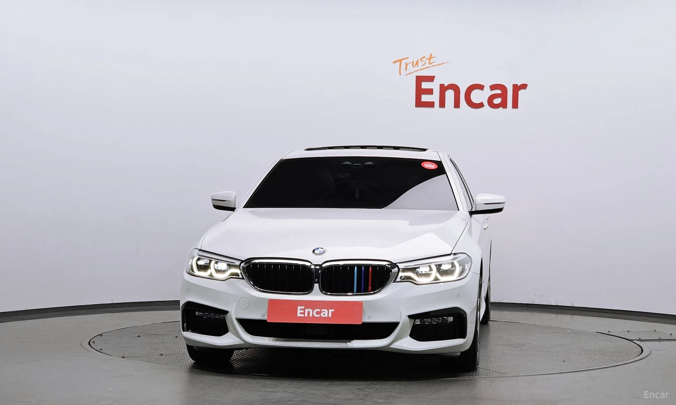 BMW 5 Series (G30) превью 2