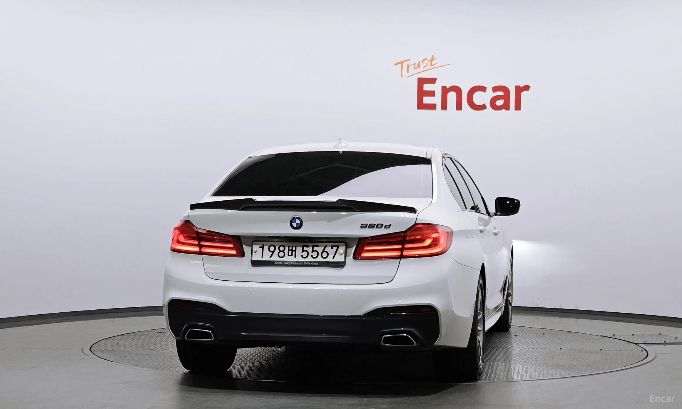 BMW 5 Series (G30) превью 3