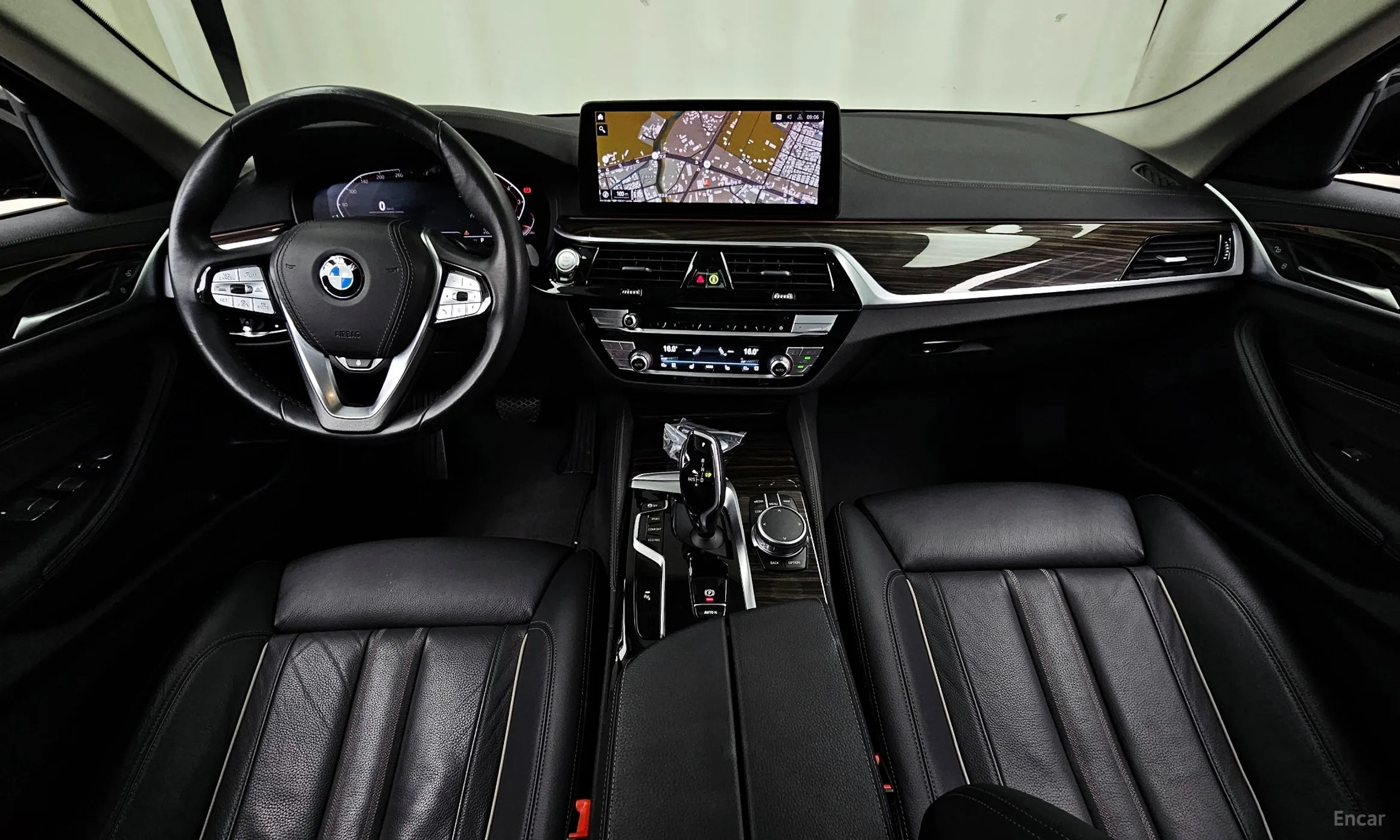 BMW 5 Series (G30) превью 4