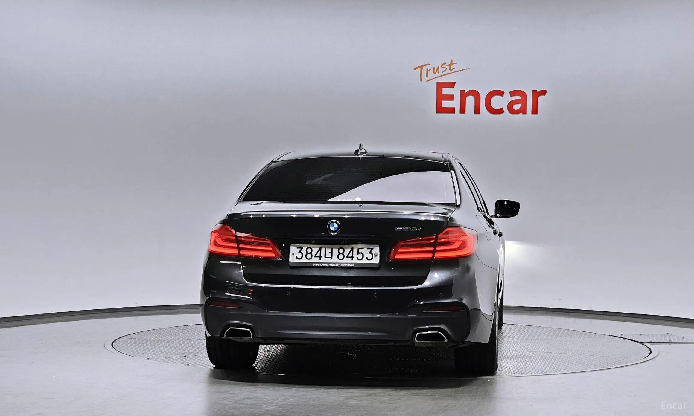BMW 5 Series (G30) превью 3