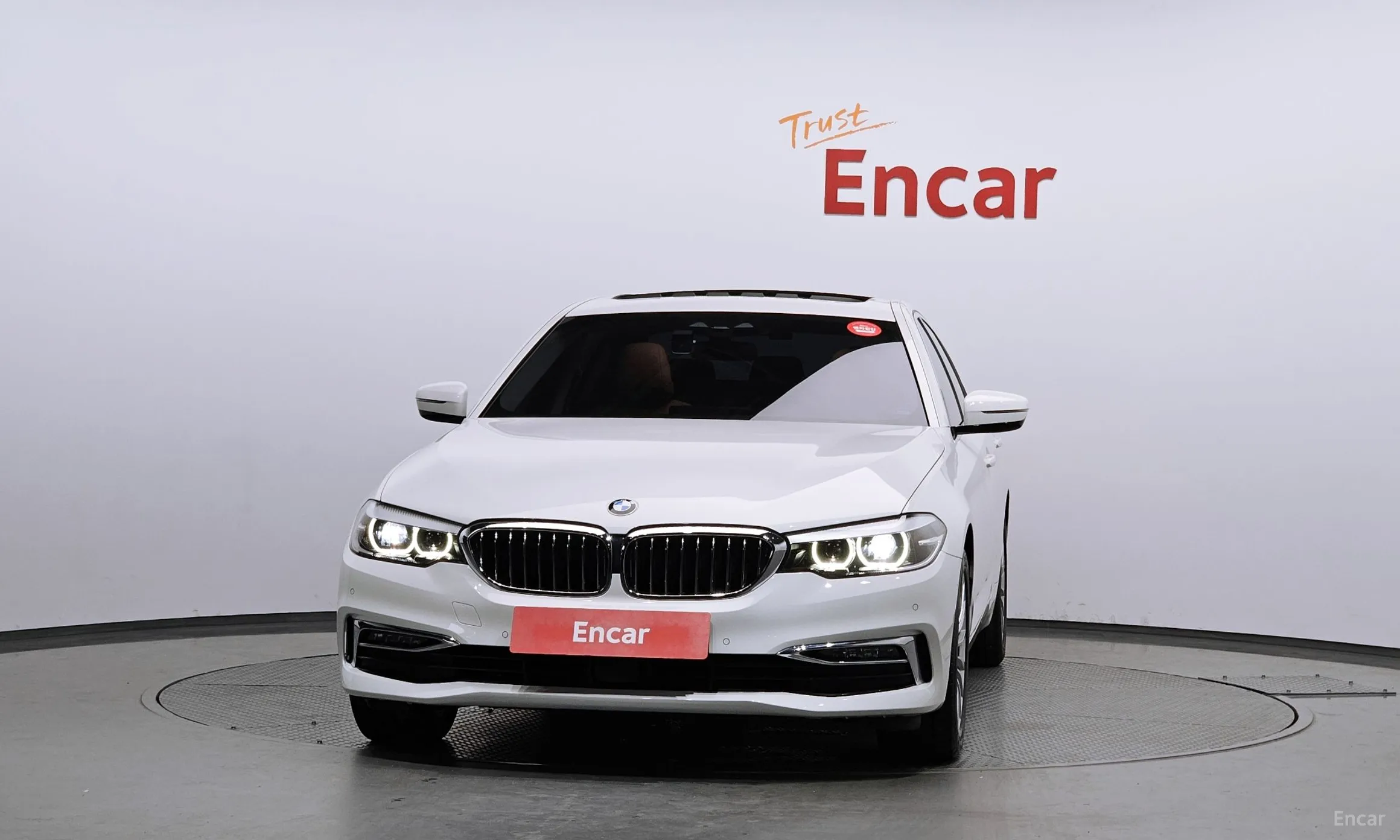 BMW 5 Series (G30) превью 2